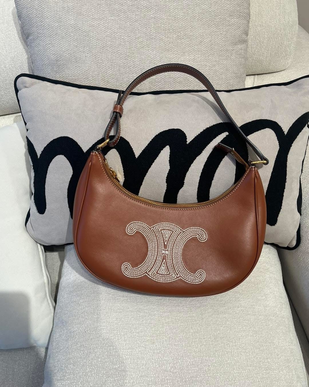 Celine Ava hobo calfskin 凱旋門logo 100%Authentic ,98%new✅dust bag