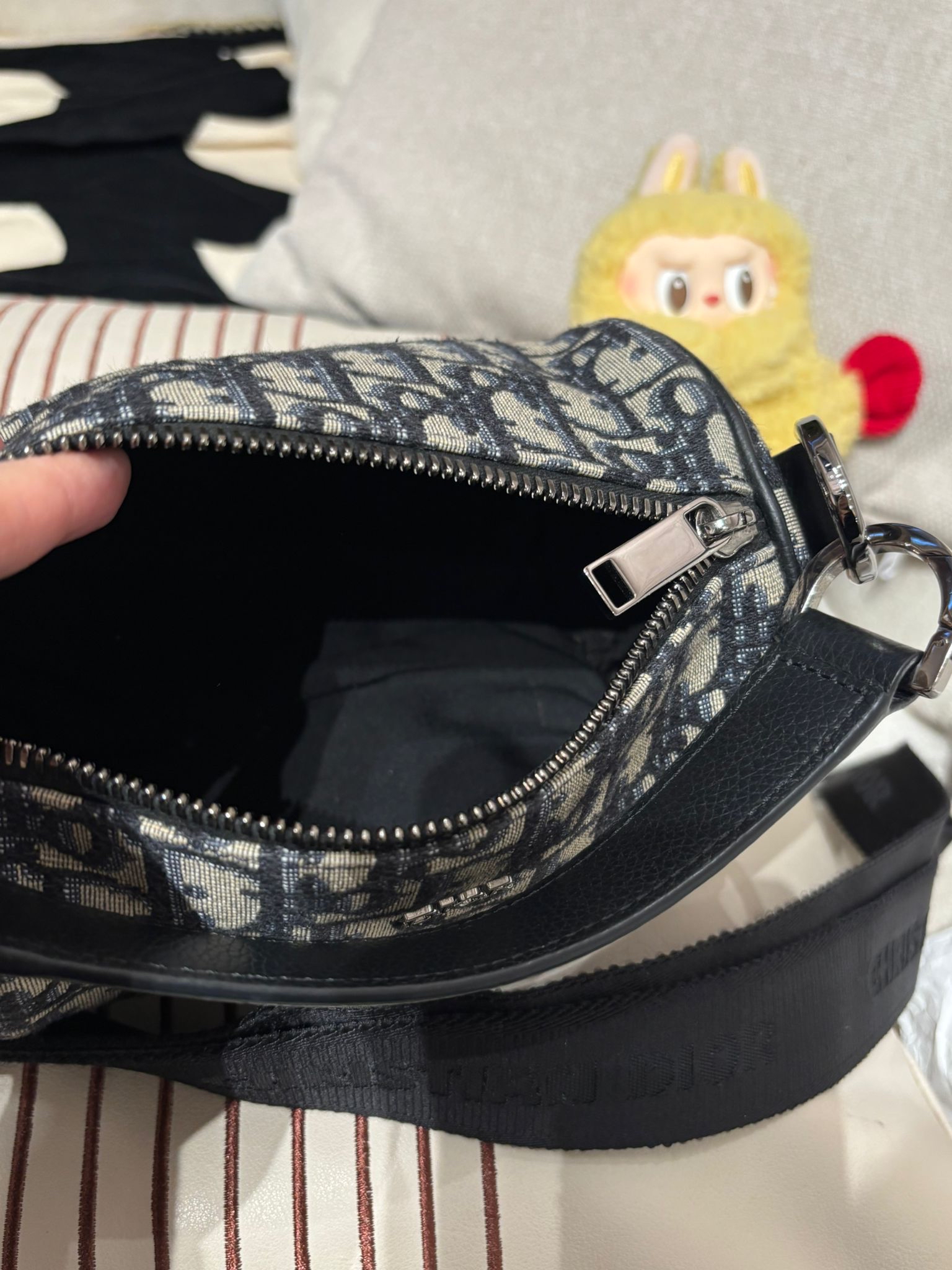 Dior roller messenger bag 100%Authentic,95%new✅Dust bag