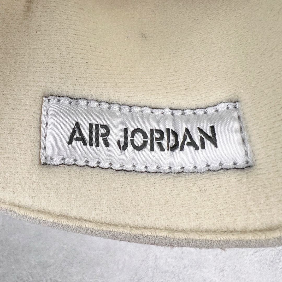 Off-White™ x Air Jordan AJ4 Retro"Cream/Sail" CV9388-100