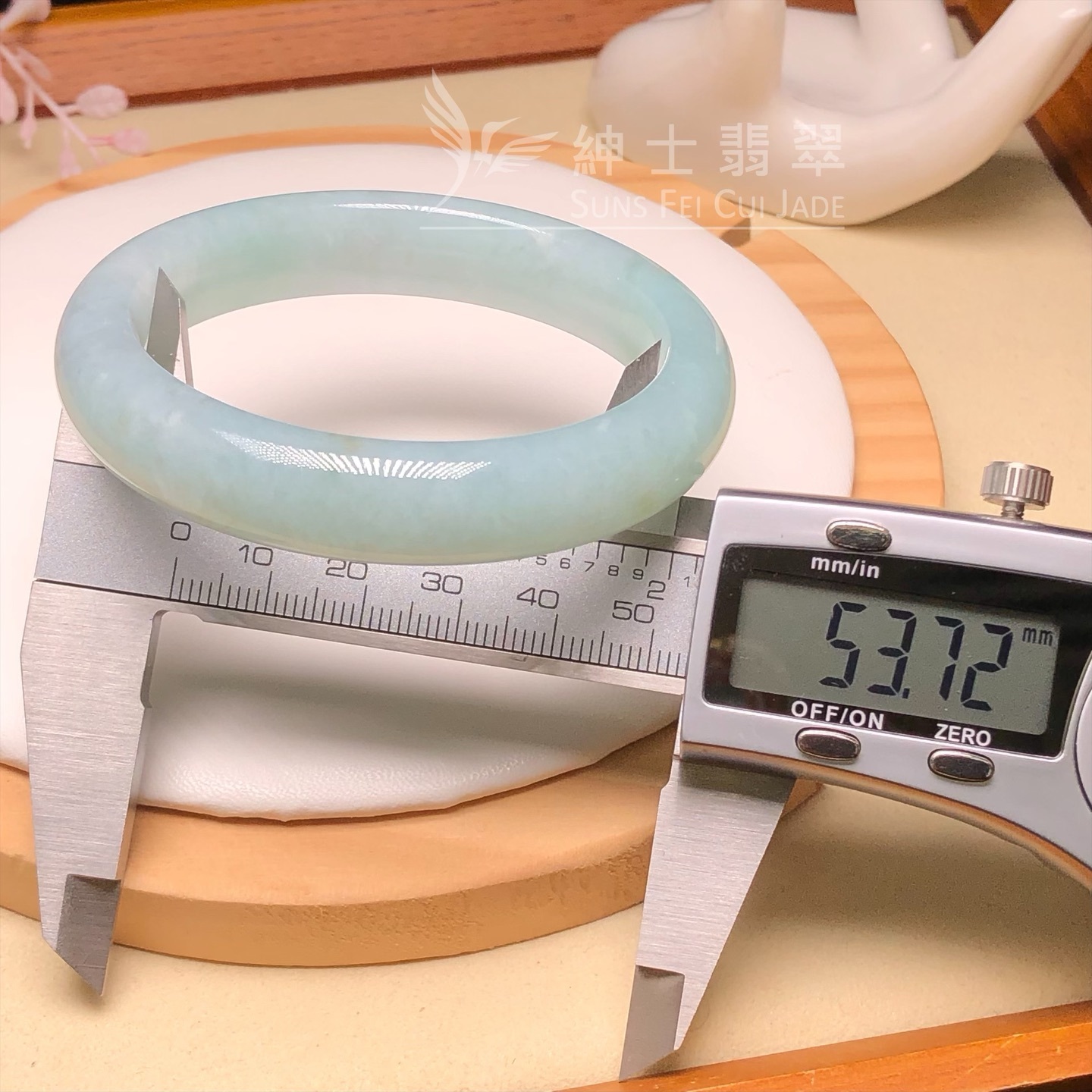 木那湖水綠福鐲53.7mm C06175