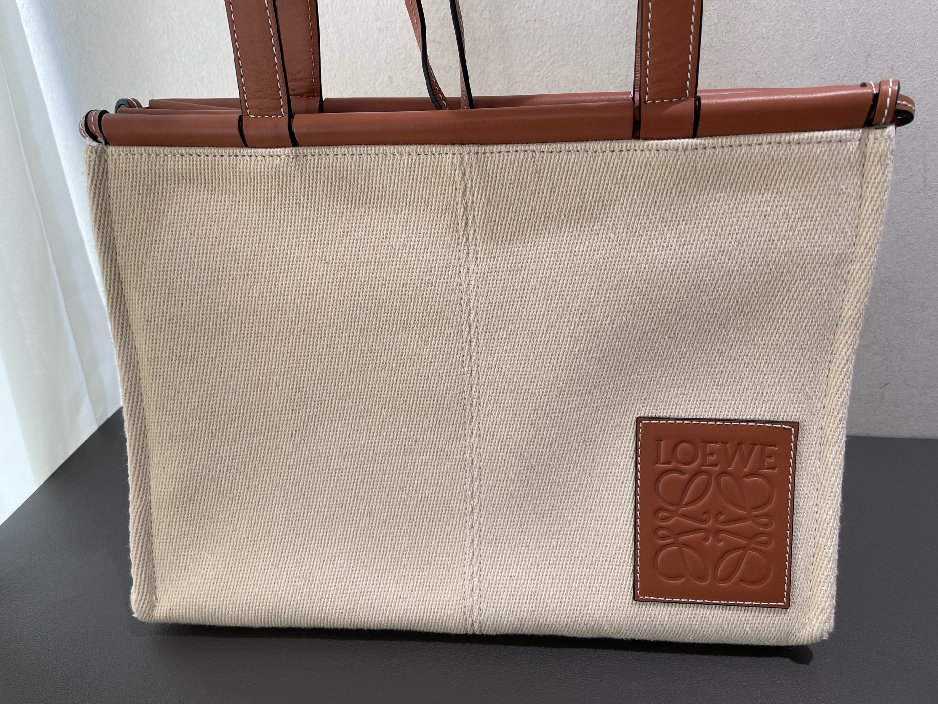 【預訂貨品】LOEWE米色帆布拼焦糖牛皮tote