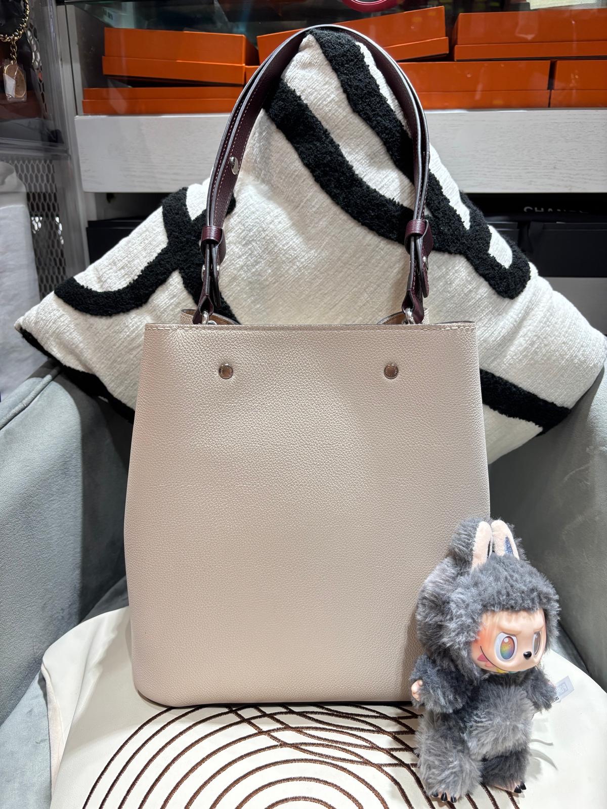 LV Lockme Bucket bag Calfskin 100%Authentic, 98%New ✅Dust bag