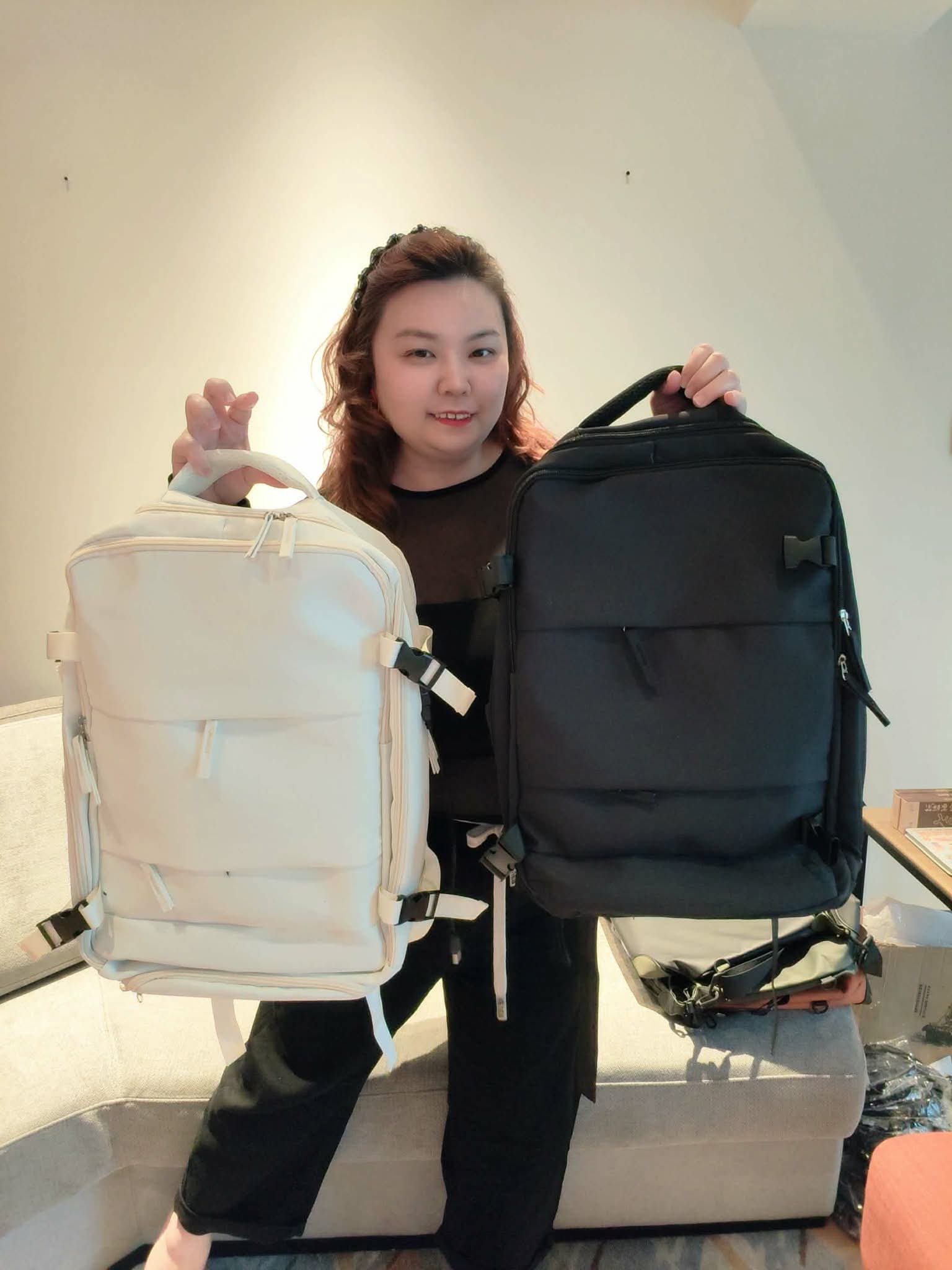 YPB02 9613 多隔层多功能出门必备背包