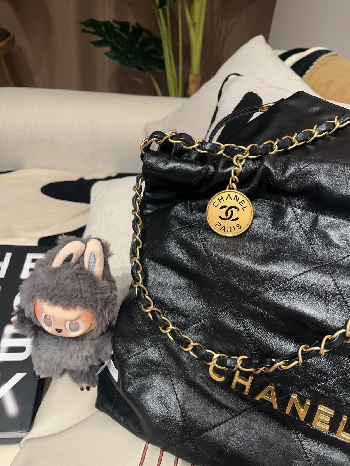 Chanel 22 Small AS1160 黑色牛皮，金鏈100%Uthentic, 98%New ✅晶片✅Dust bag✅Pouch