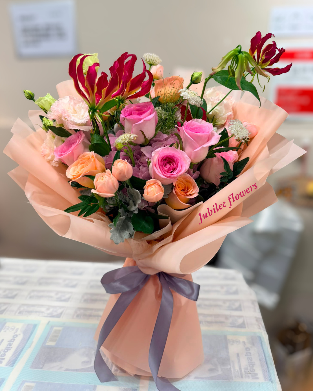 粉色玫瑰 ·  繡球 ·  嘉蘭百合花束