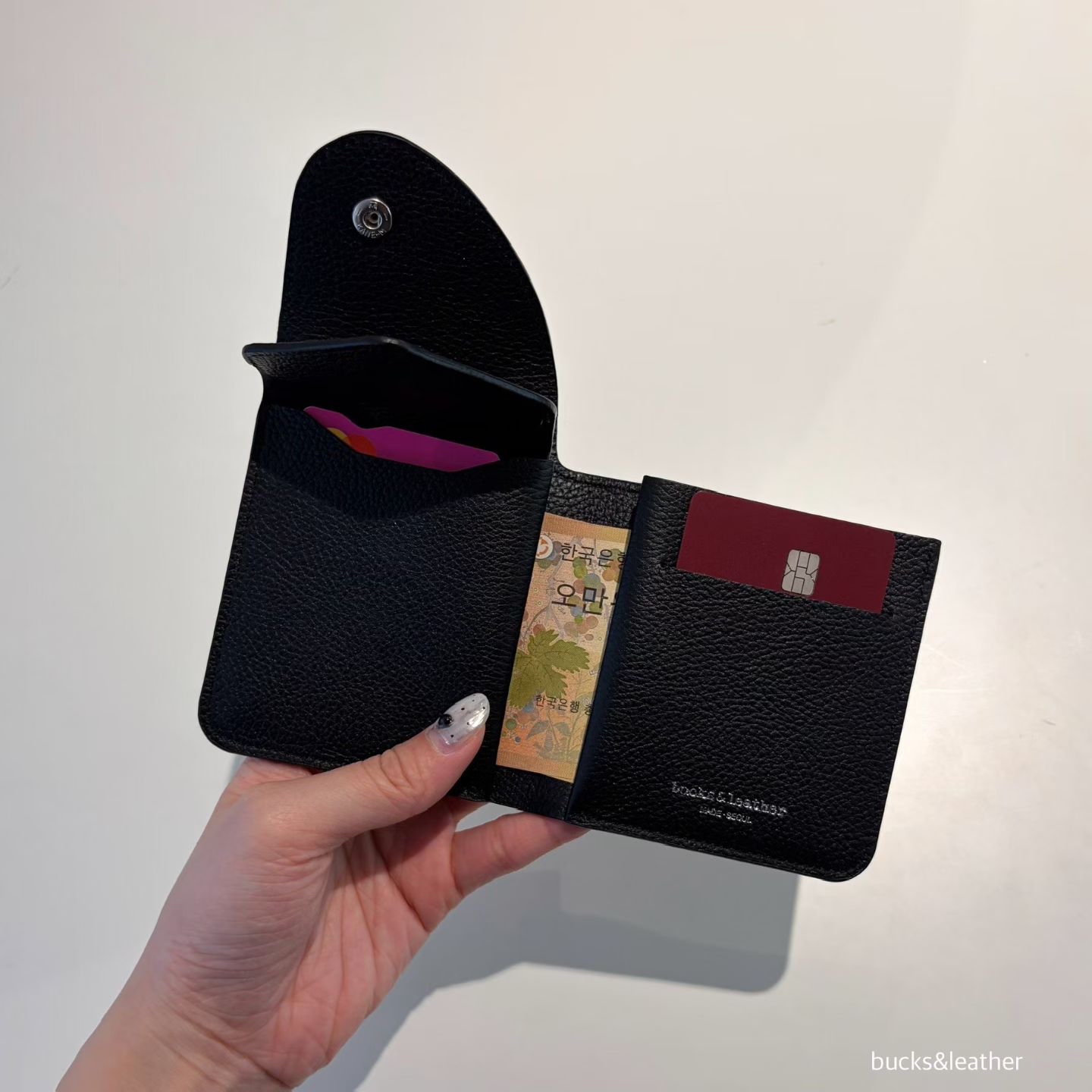 【26SS】 預訂_Square Wallet By Bucks & leather