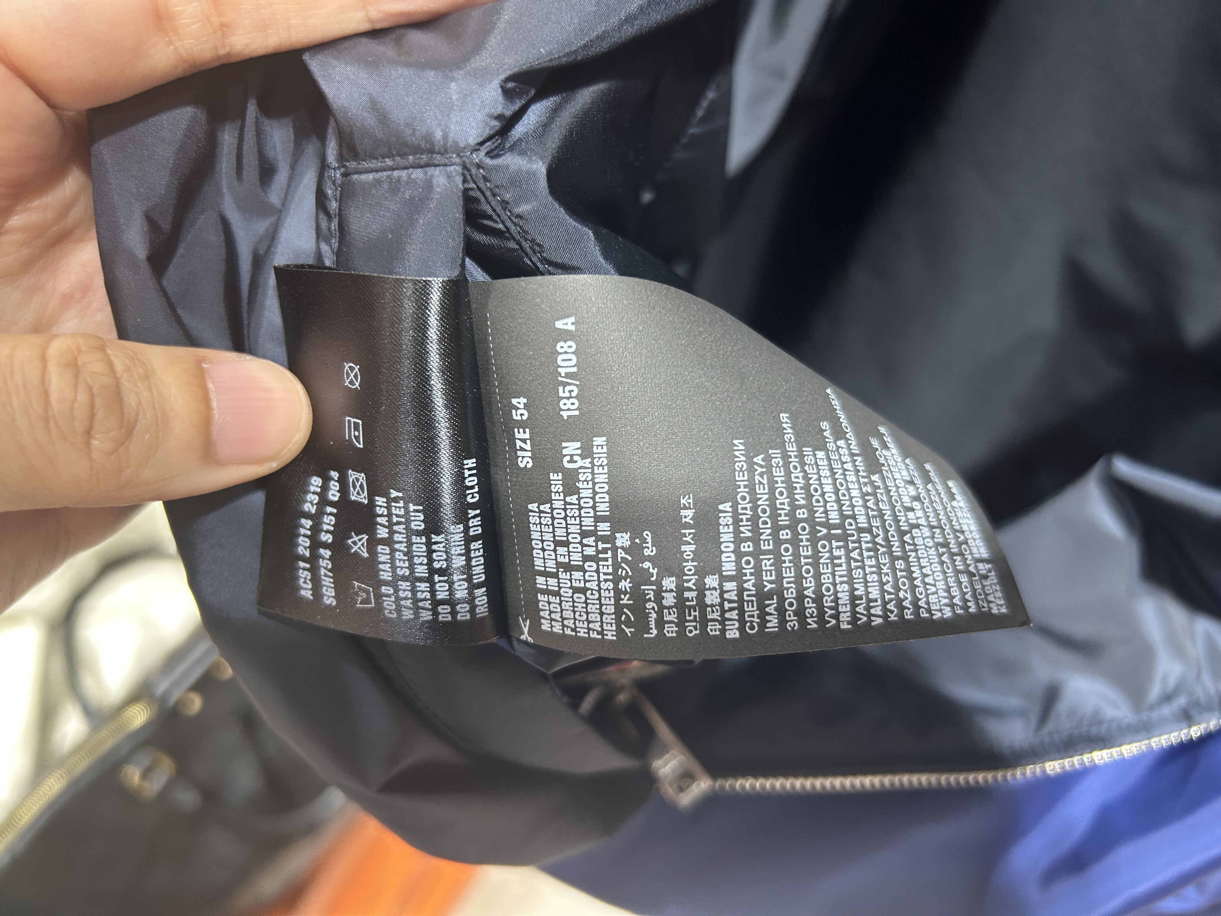 Prada Nylon outer 黑拼藍色 雙面風褸外套 Size: 54 100%Authentic, 99%New