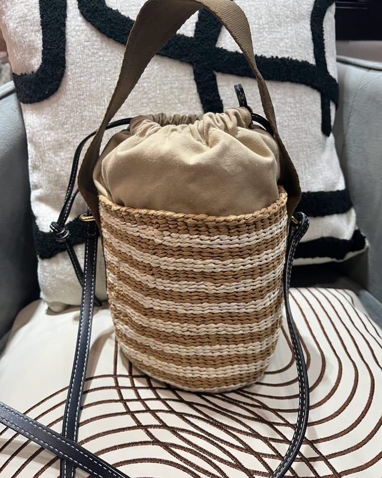 Chloe Raffia drawstring 2 way bag  100%Authentic, 98%new✅Dust bag 