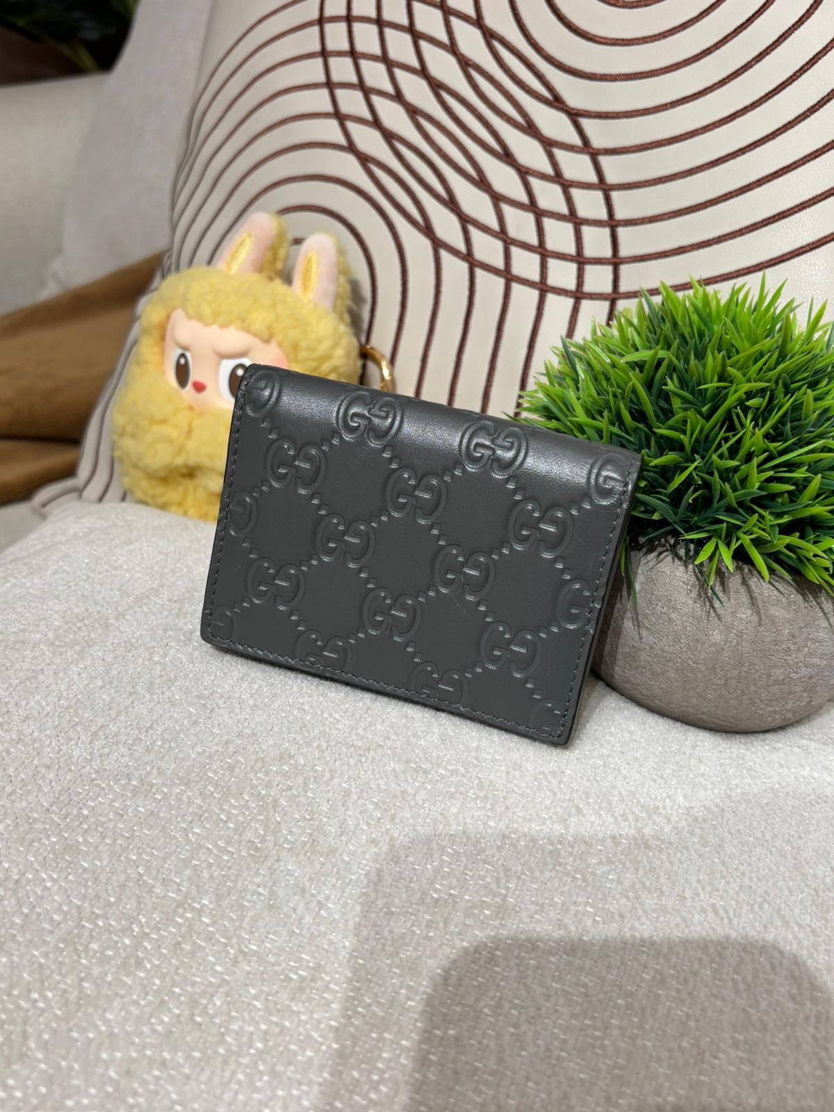 Gucci Card Holder Grey Calfskin 100%Authentic, 98%New ✅Box