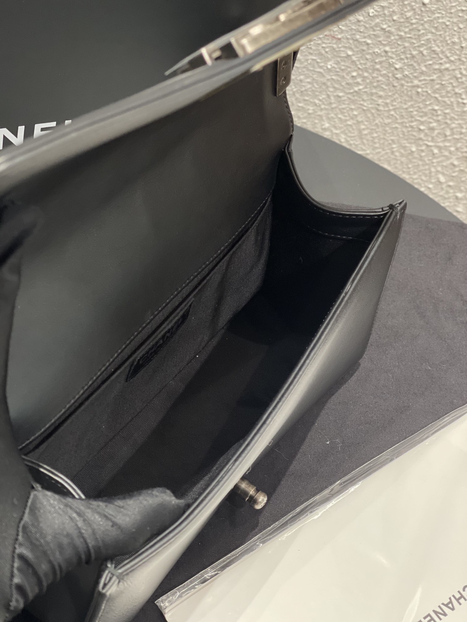 Unsed item boy chanel calf skin 26032701