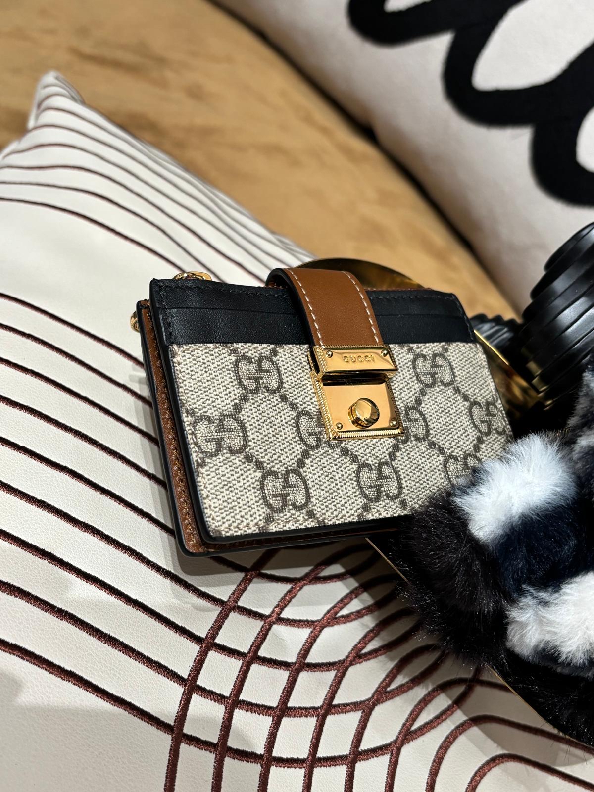 Gucci interlocking card holder 658228 100%Authentic,98%new ✅box 