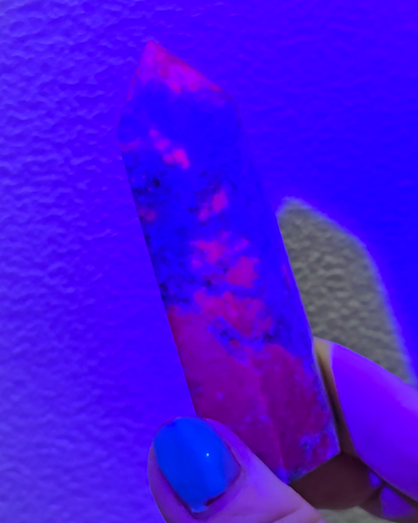 Ruby in kyanite tower with strong UV - RBY155