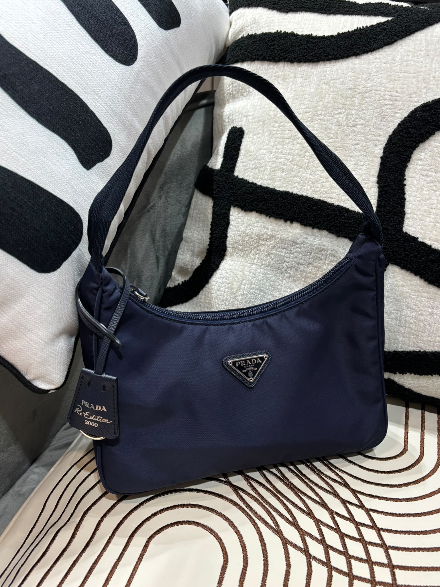 Prada re-edition 2000 re-Nylon Hobo Bag Navy 100%Authentic, 95%New