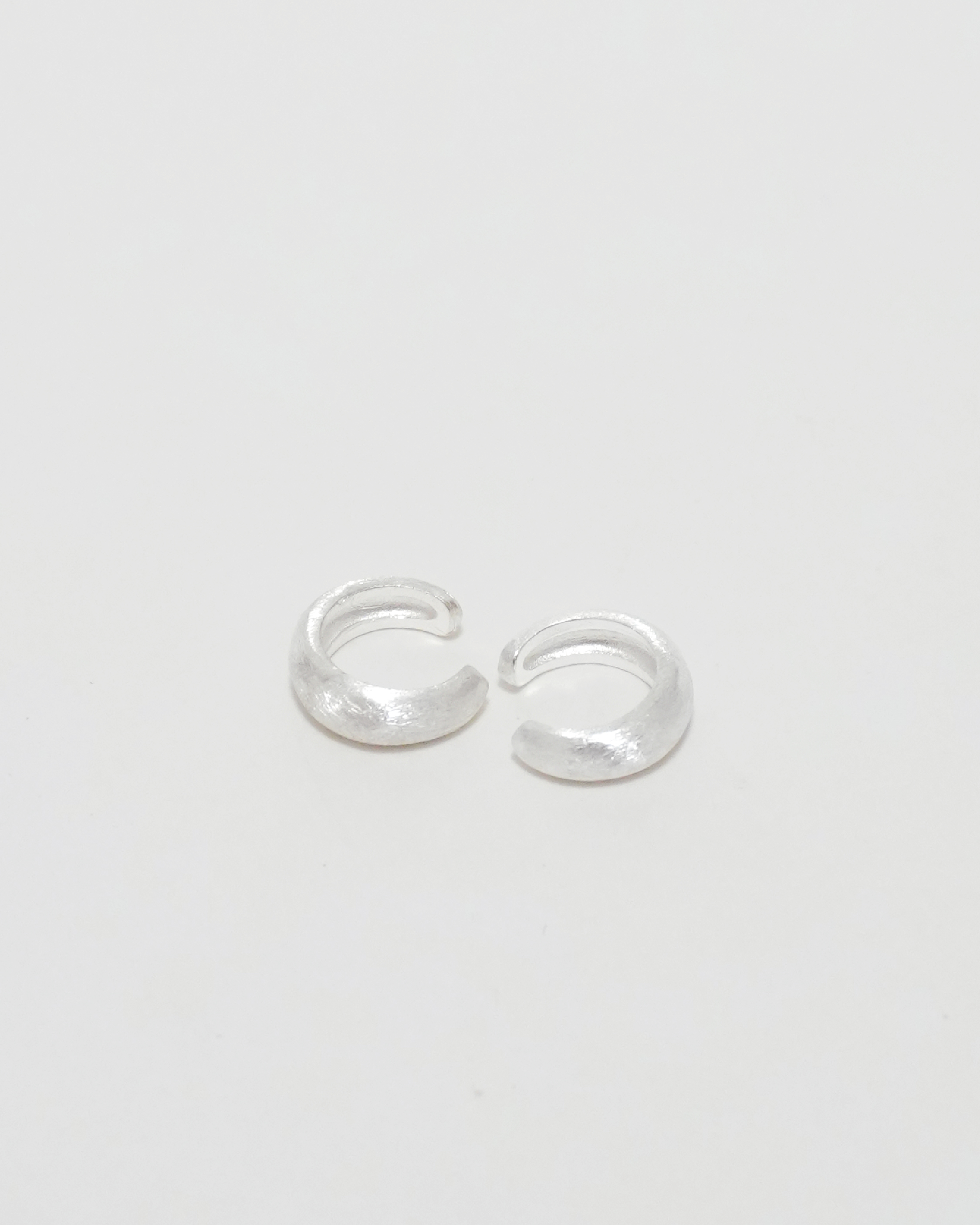 Sleek Curve Ear Cuff