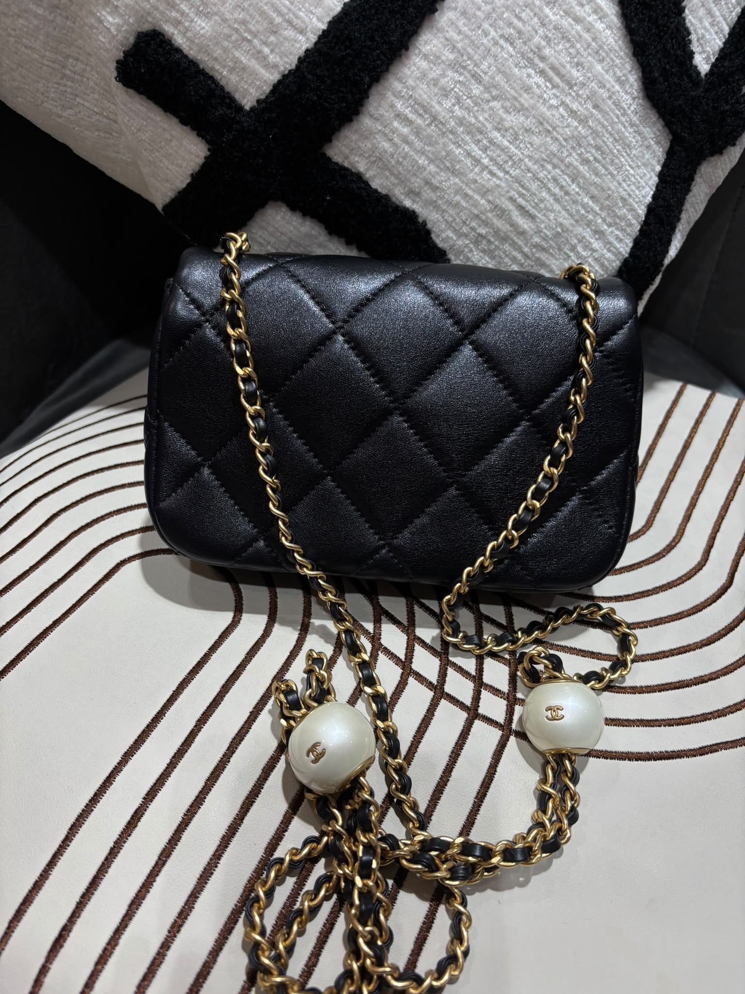 未使用品Chanel Mini Flap with Adjustable Pearls Chain 24S 雙球珍珠調節球 AS4868, 100%Authentic,Unused ✅晶片✅Dust bag✅Box