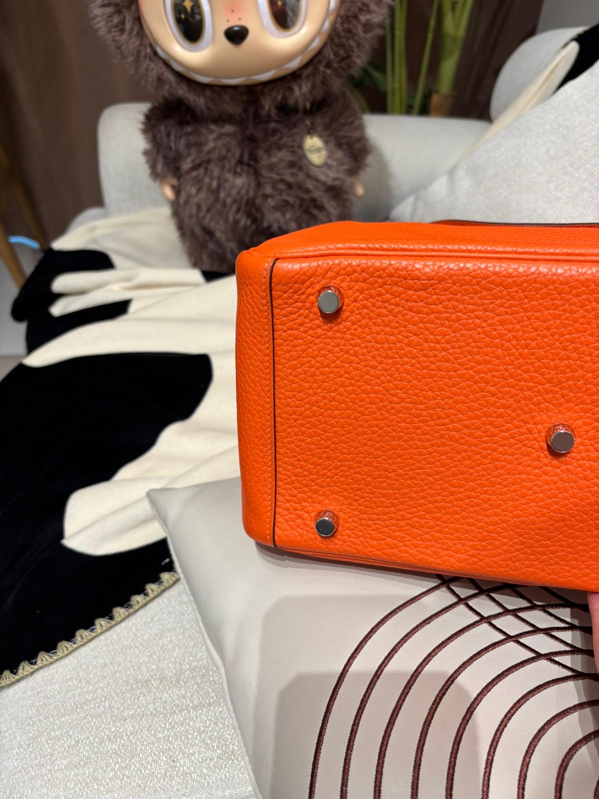 Hermes Lindy 30,Stamp T 愛瑪仕橙 100%Authentic, 95%New ✅Dust Bag✅Rain coat✅Box