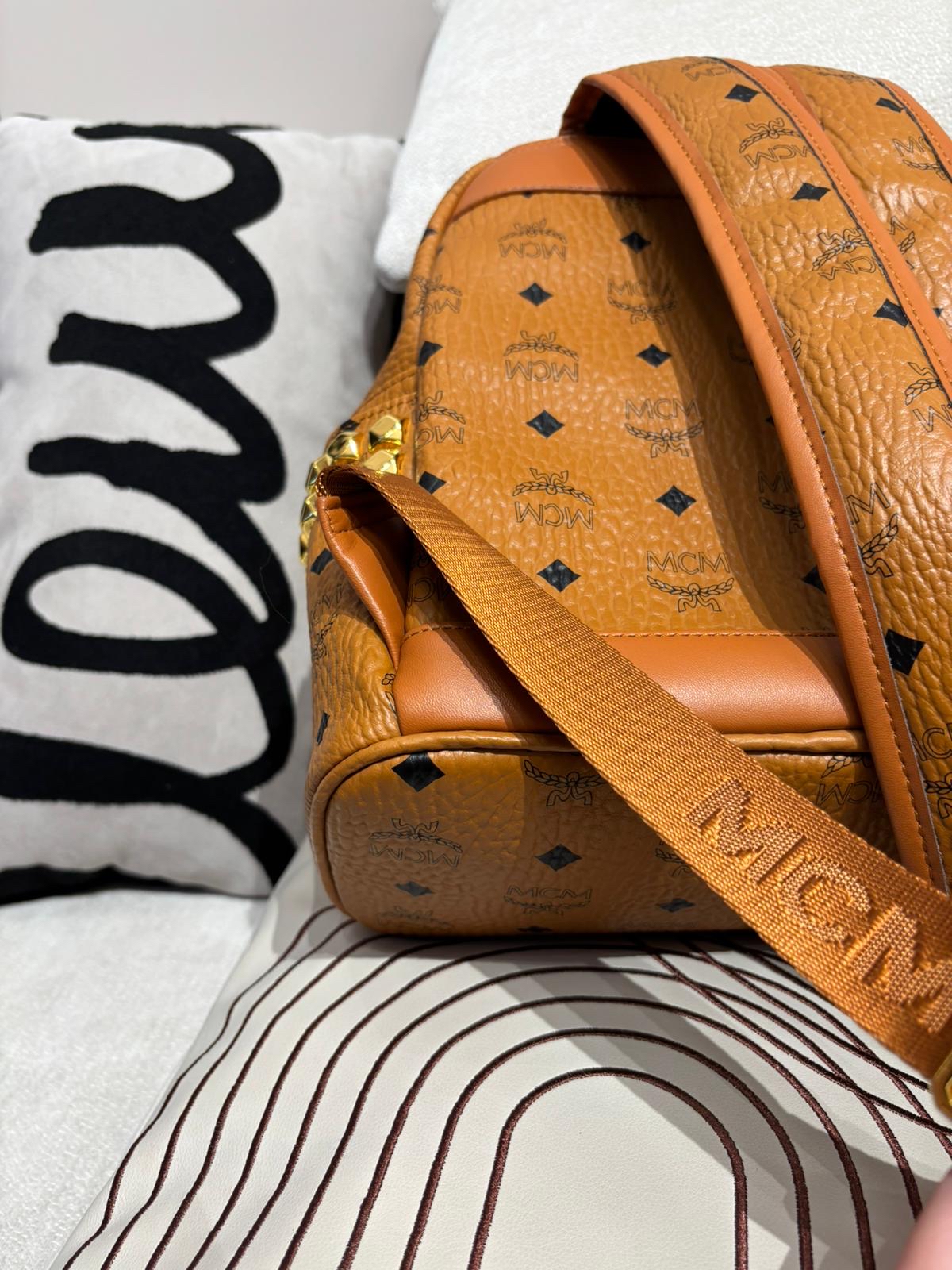 MCM Backpack Visetos 系列 Stark 側鉚釘牛皮後背包 100%Authentic, 98%New ✅Dust bag