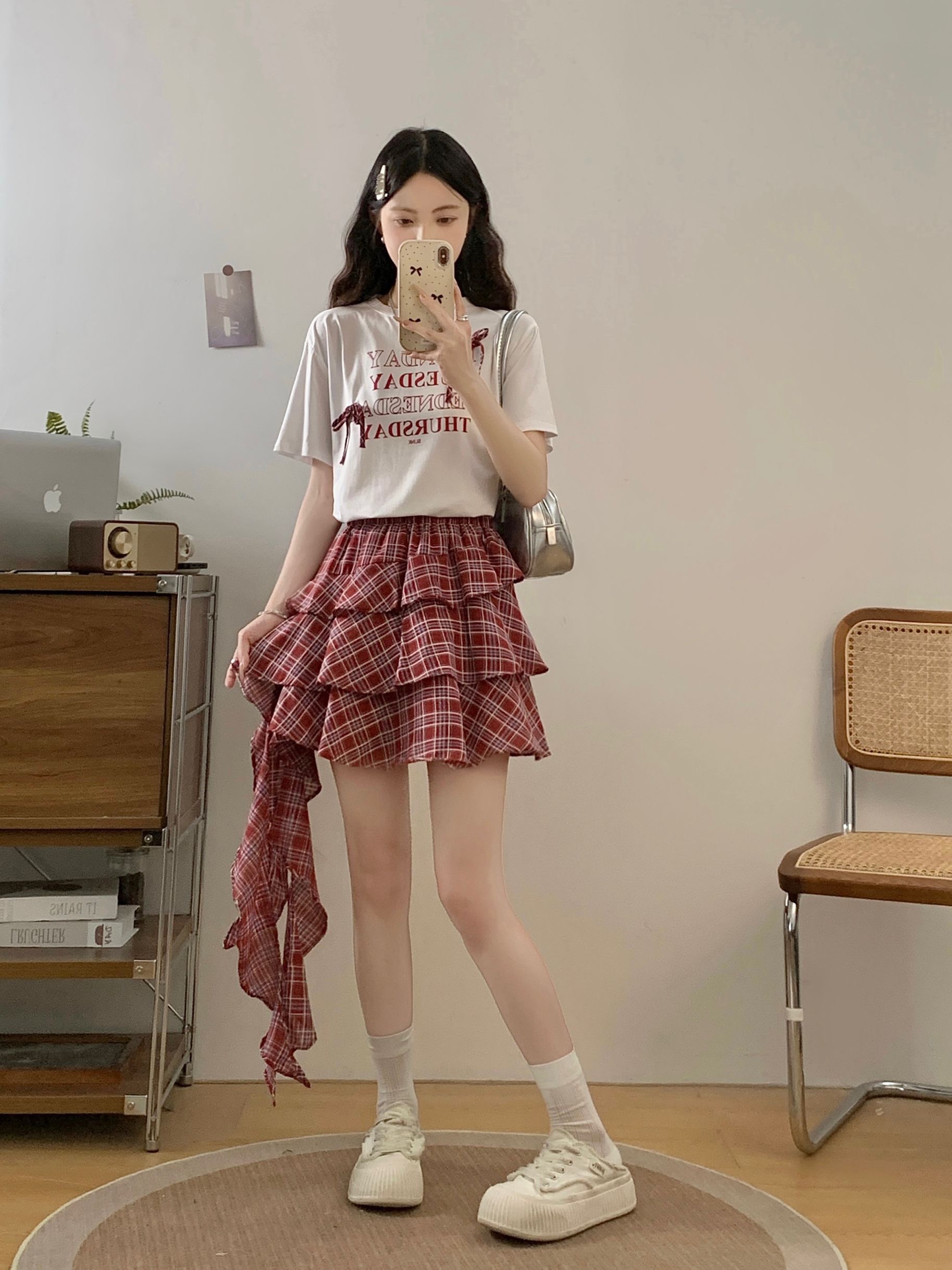 B63(1681) 韩系甜美风MONDAY立体蝴蝶结上衣与层层格纹边飘带短裙红套装 