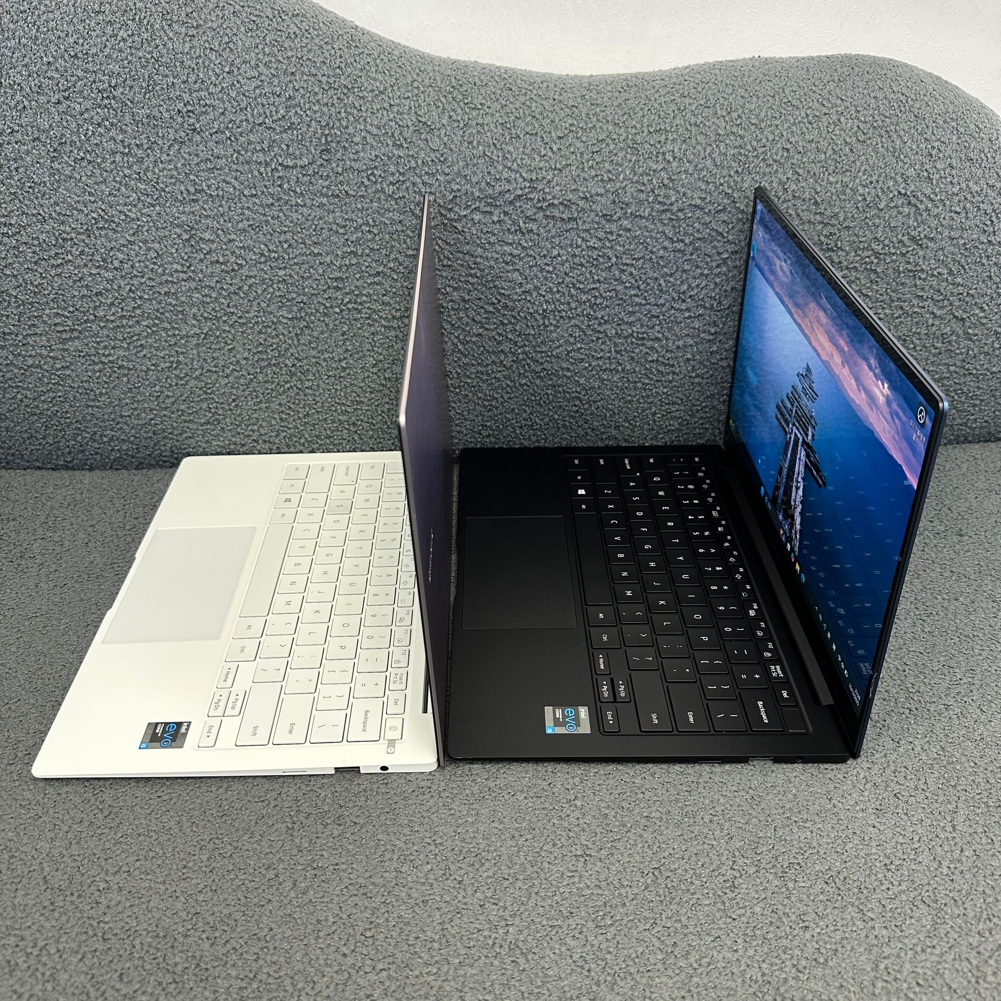 (超輕超薄Samsung文書機🔥）Samsung Galaxy i5-1135G7/16GB Ram/512GB SSD超薄邊框/ Notebook / Laptop / Gaming Laptop /三星 / win10 / Win11 / office / Netflix / Office / YouTube 