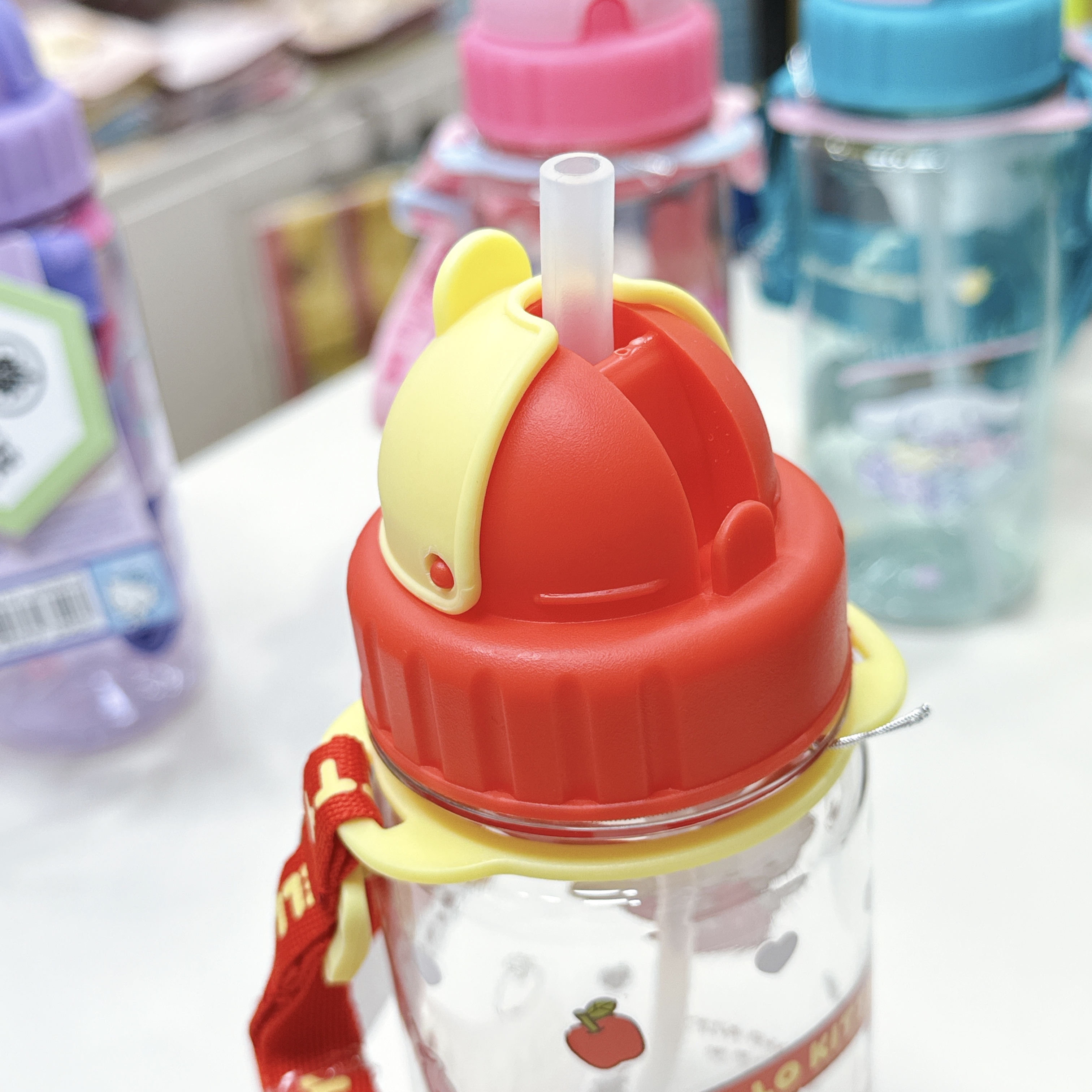 Sanrio斜揹飲管水樽 抗菌加工 350毫升 BPA free 防漏樽蓋設計