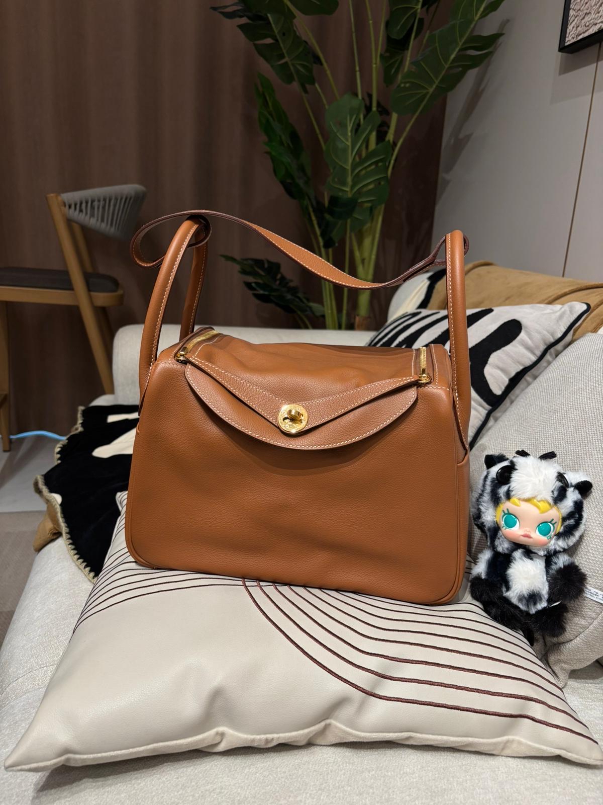 Hermes Lindy 30,STAMP D ,金金 W ercolor 牛皮 100%Authentic ,99%New ✅塵袋✅rain coat ✅box