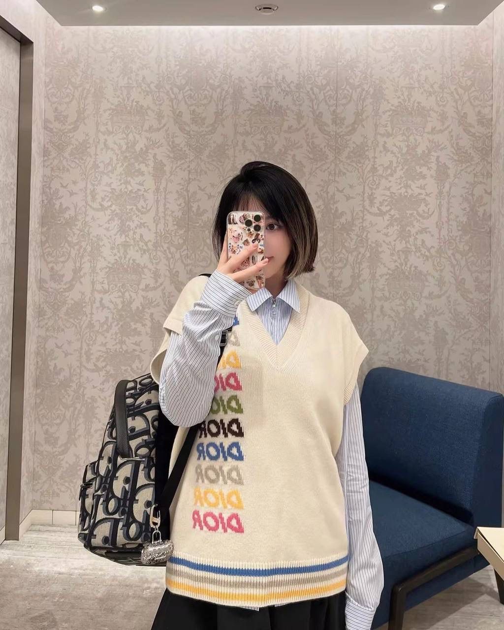 RIDER 双肩背包💕 米色和黑色超大 Oblique 印花 独家渠道货 新款上新 主打性价比 尺寸:30x42x15 厘米(长x高x宽) 可收纳 1 部 15 英寸笔记本电脑、文件和1部平板电脑 重量:约800克