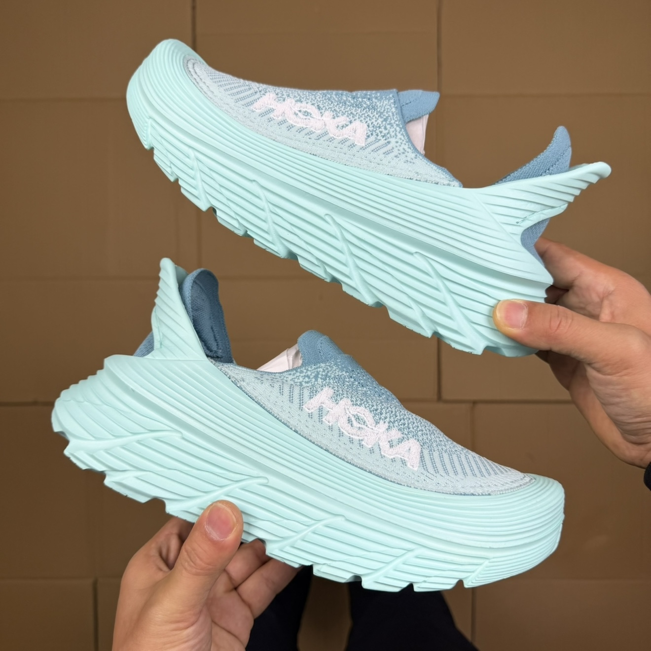 HOKA Restore TC