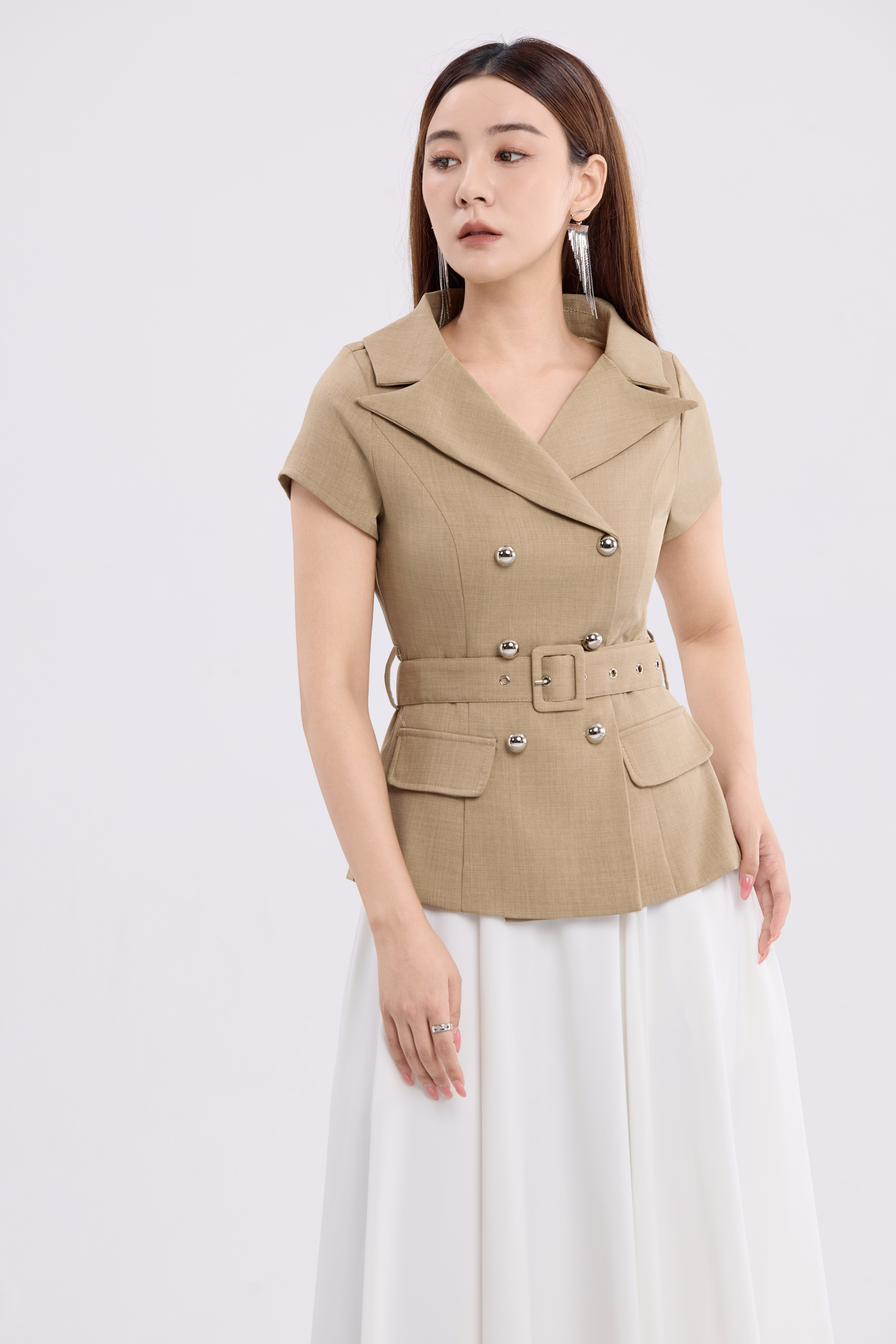 10141329 Monroe Belted Double-Breasted Blazer Top Product Description： A sophisticated statement piece inspired by classic power dressing, the Monroe Belted Double-Breasted Blazer Top