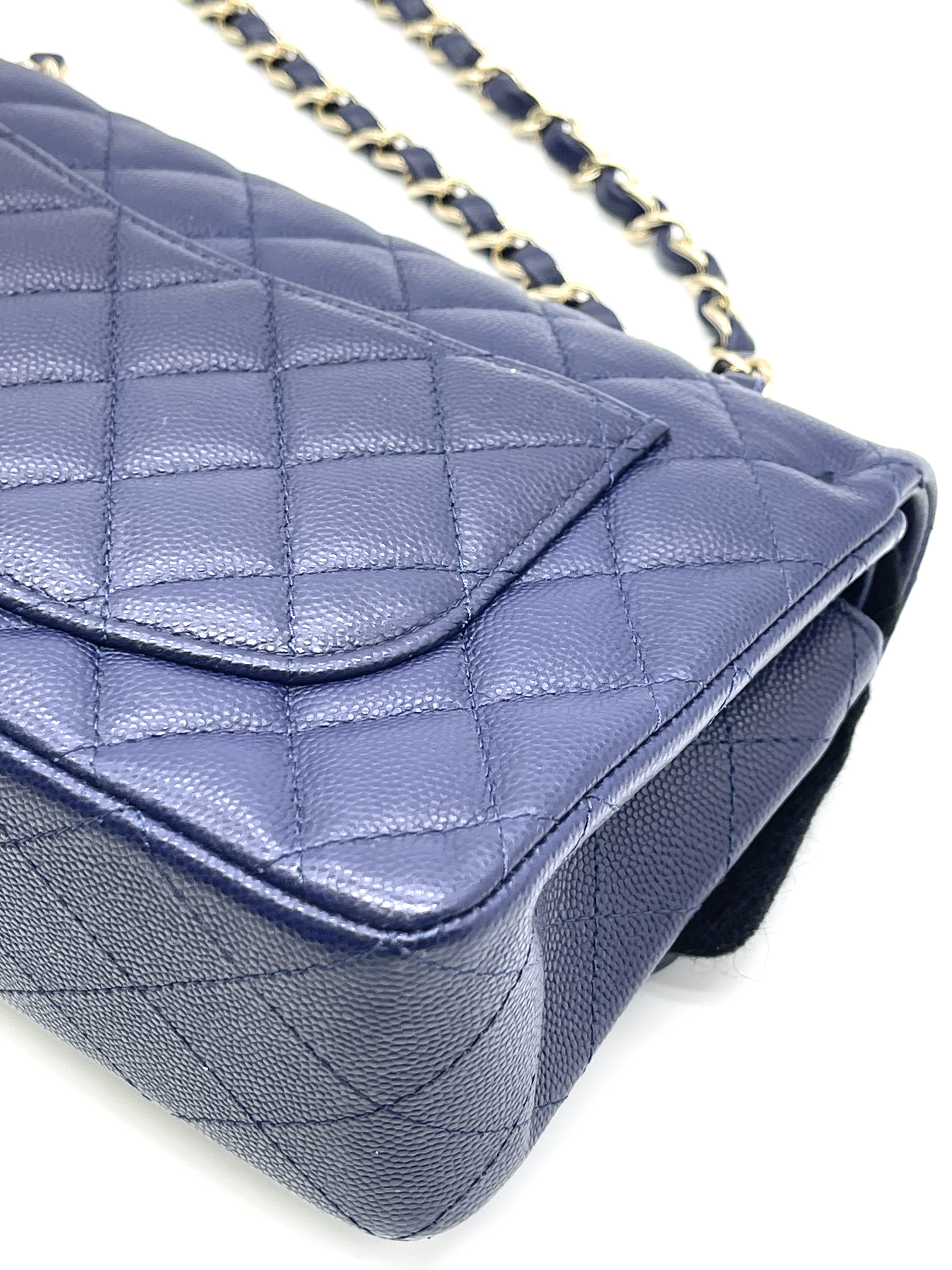 Pre-owned Chanel Small Caviar Classic Double Flap Bag / Product Code: 26032708