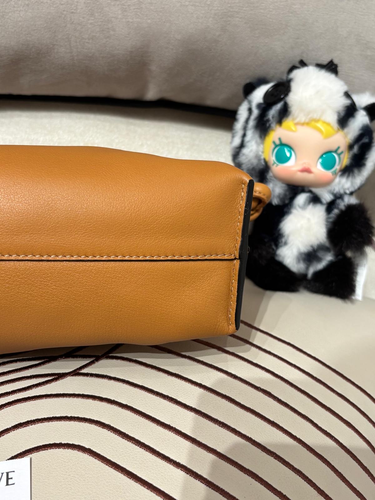 Loewe Flamenco Warm Desert Calfskin 100%Authentic, 98%New ✅Tap Booklet✅Dust bag