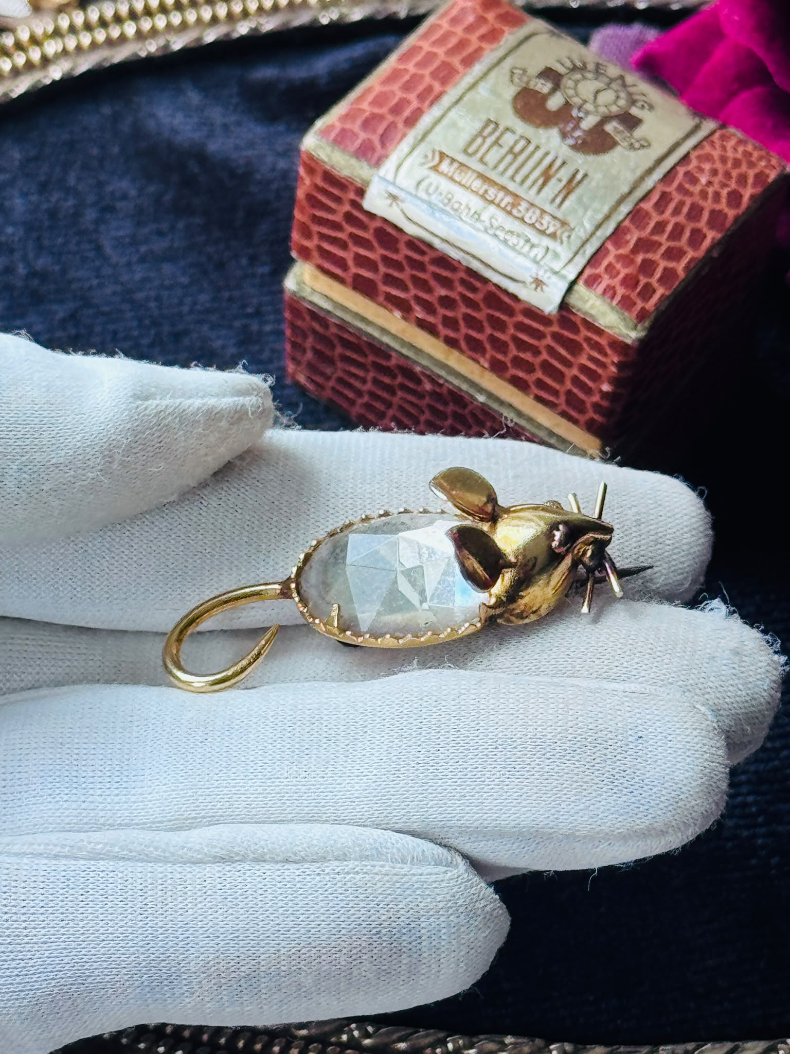 Vintage Mid-Century Faceted Glass Mouse Brooch from Europe（NZ119）