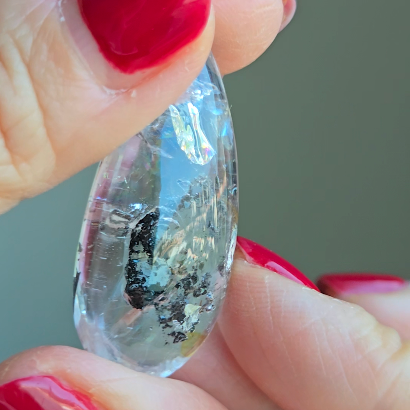 Enhydro cabochon with big bubble and carbon - EN4