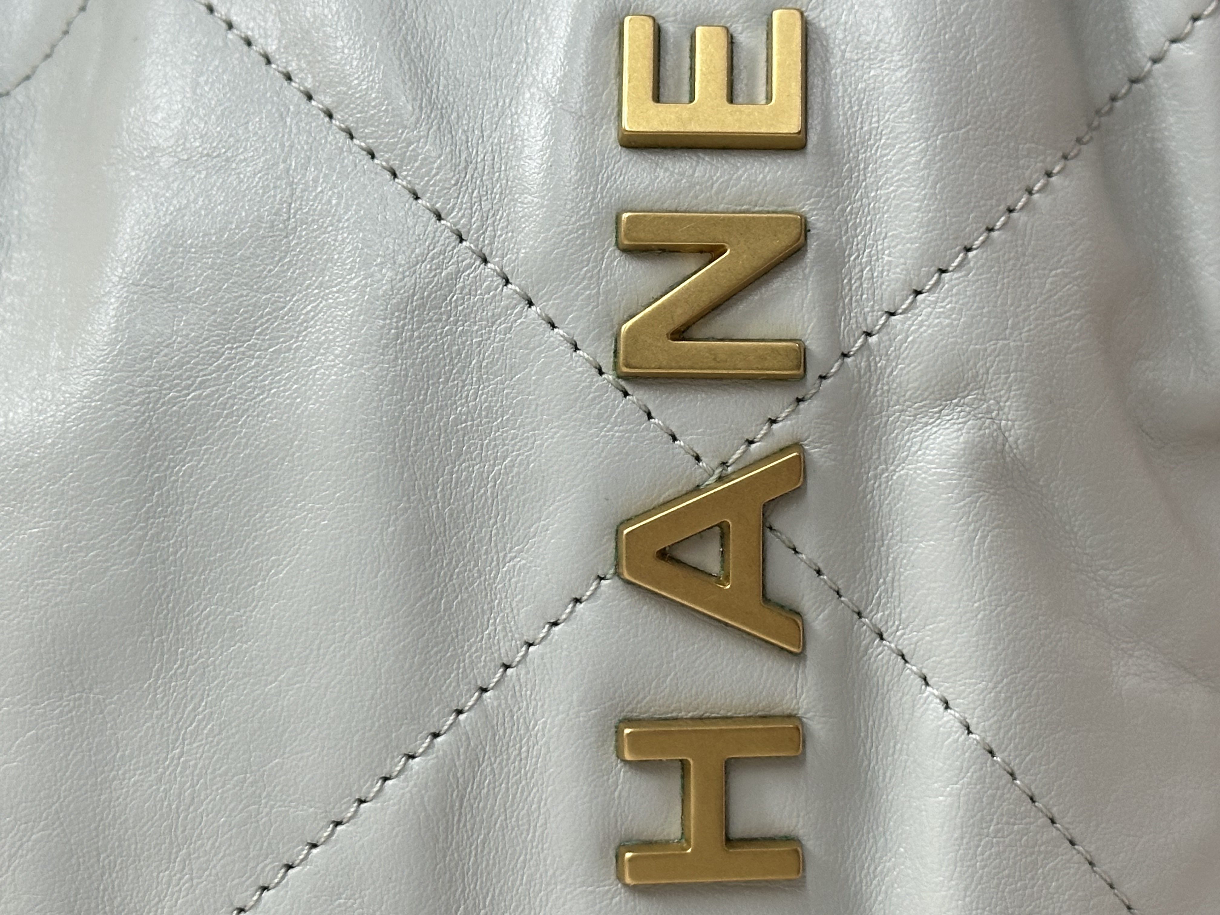 Pre-owned Chanel 22 handbag/ Product Code: 26040609