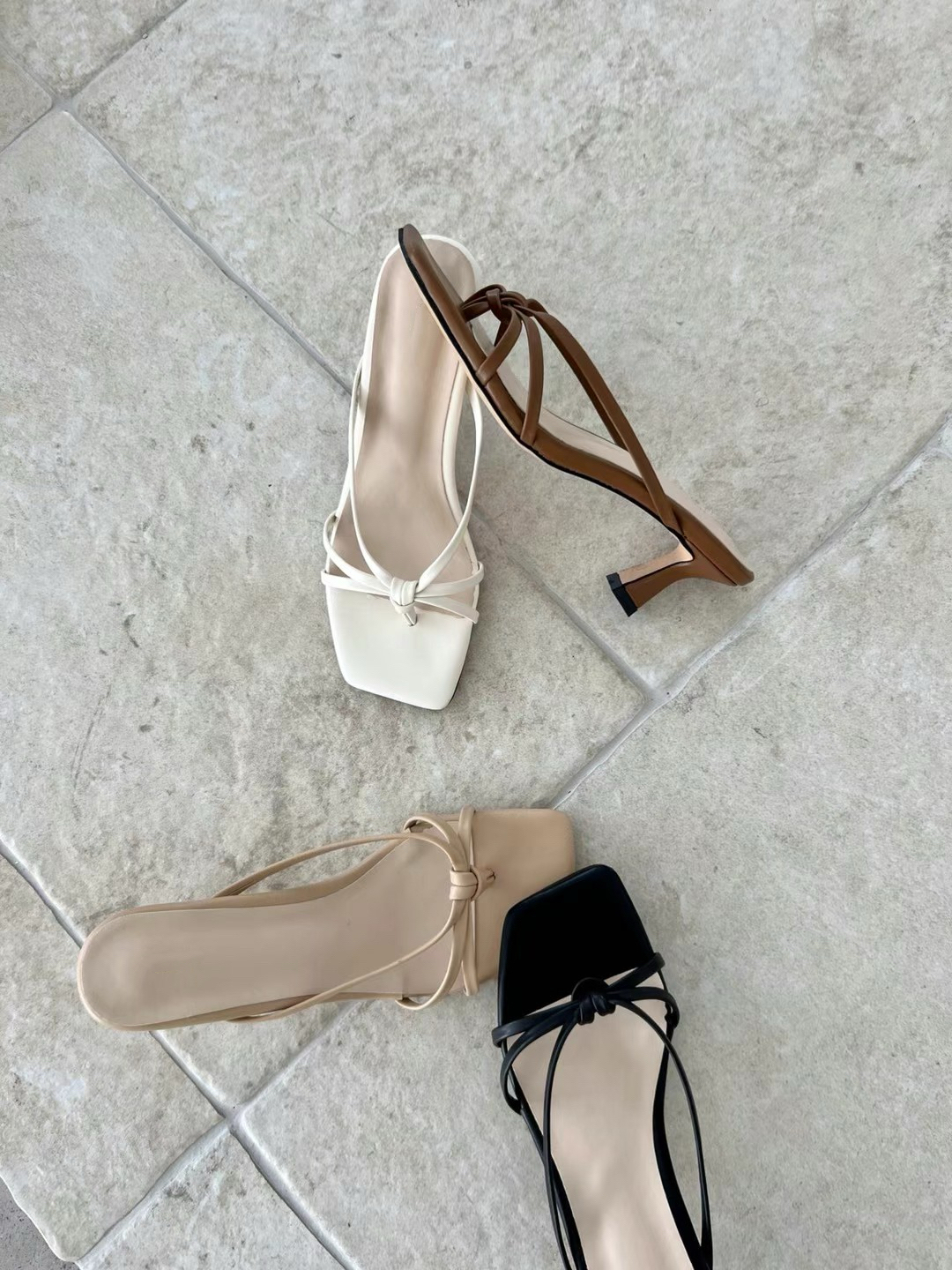 26SS/ 5CM STRAPPY THONG KITTEN HEEL