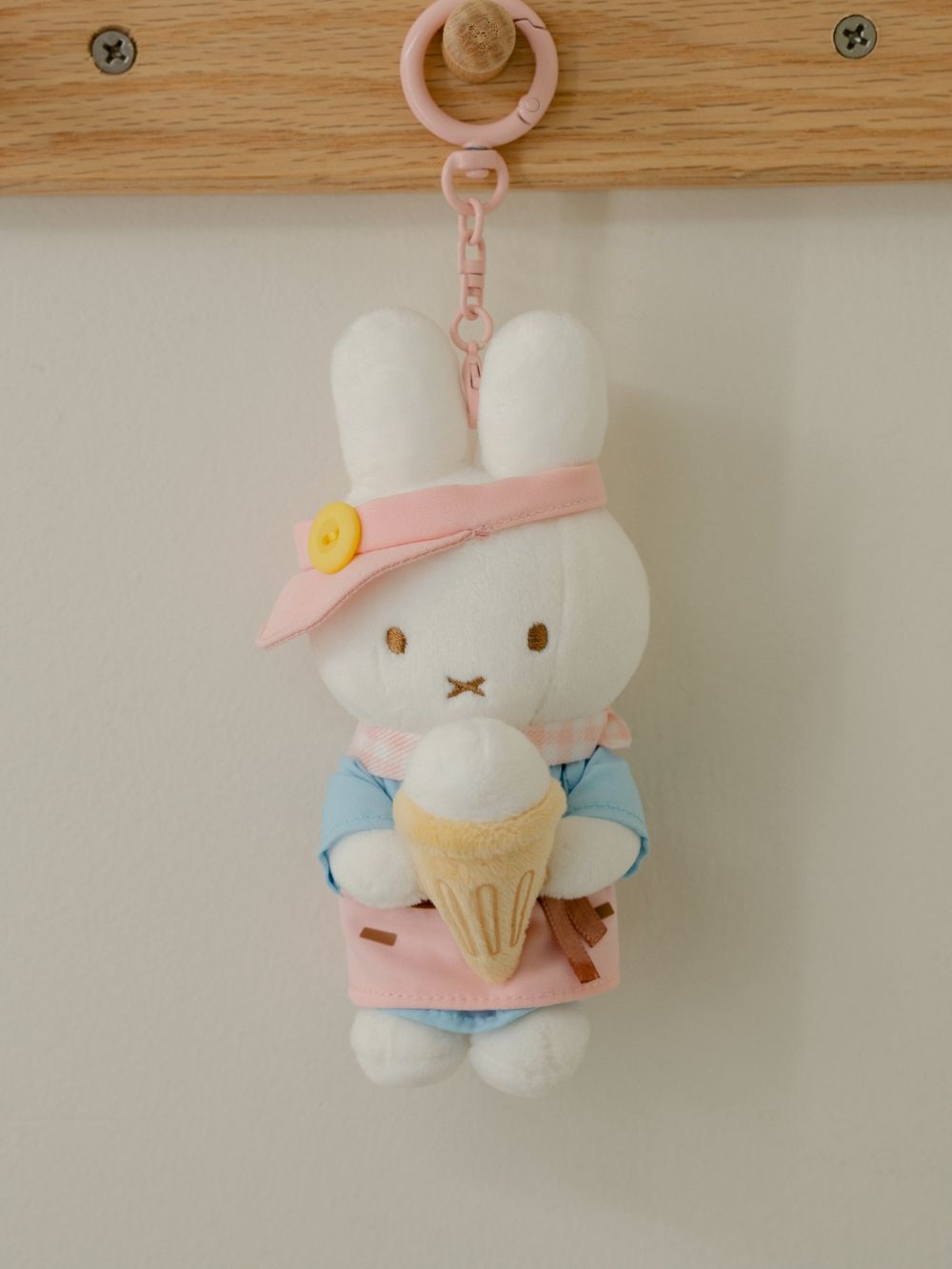 小菲兔店長醫療補助 [韓國直送] Miffy cafe Gyenongju慶州限定 冰淇淋店店員掛件 (Miffy/Melanie/Boris)