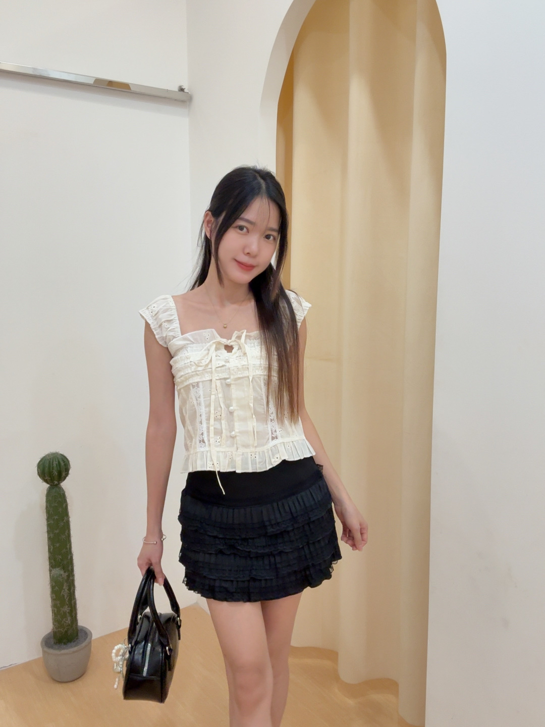 甜美蕾丝钩花木耳边背心上衣 R3186