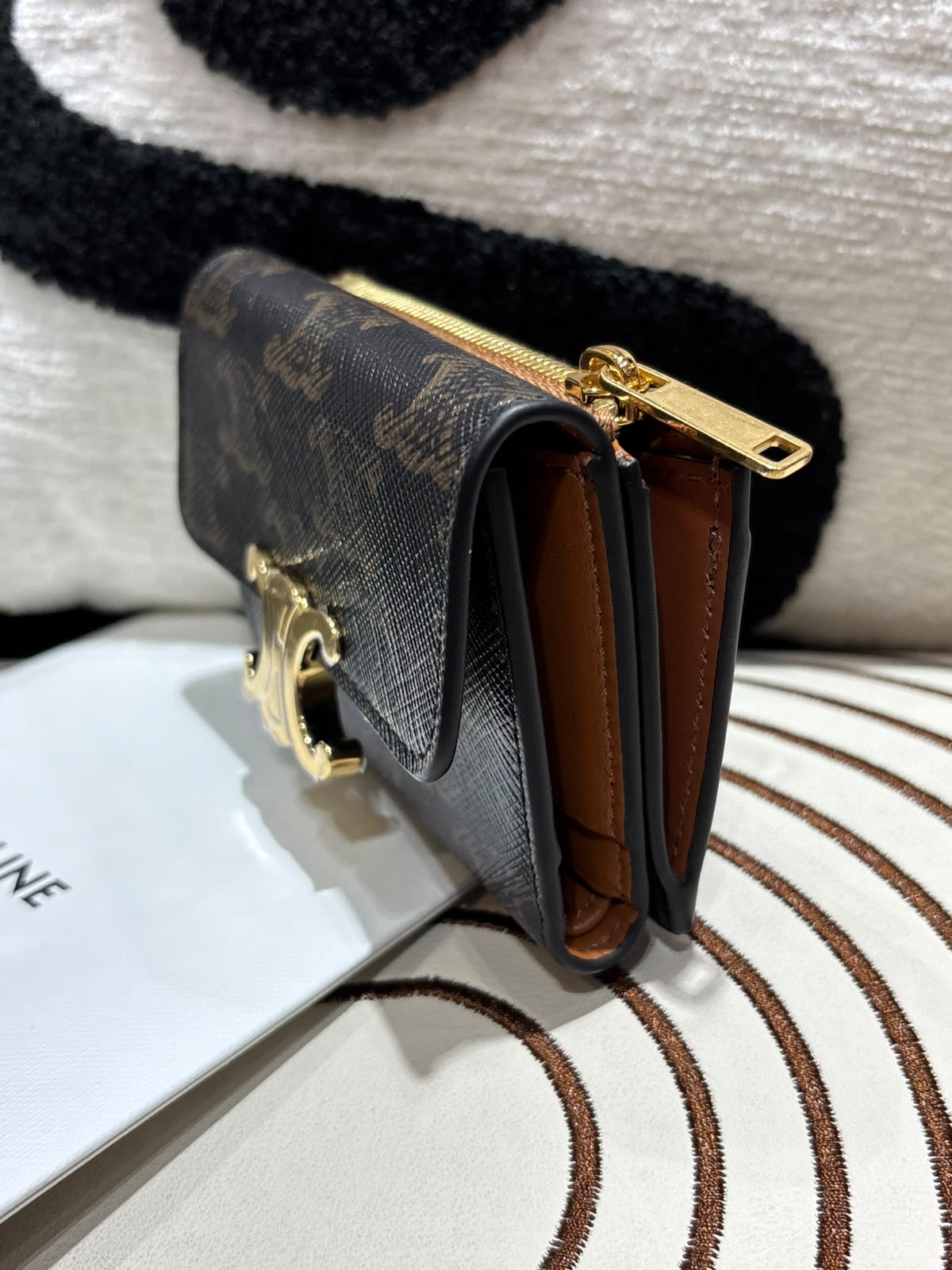 全新 Celine compact wallet TRIOMPHE 摺疊銀包連散子包 100%Authentic,全新貨品 ✅26專門店收據✅dust bag ✅box