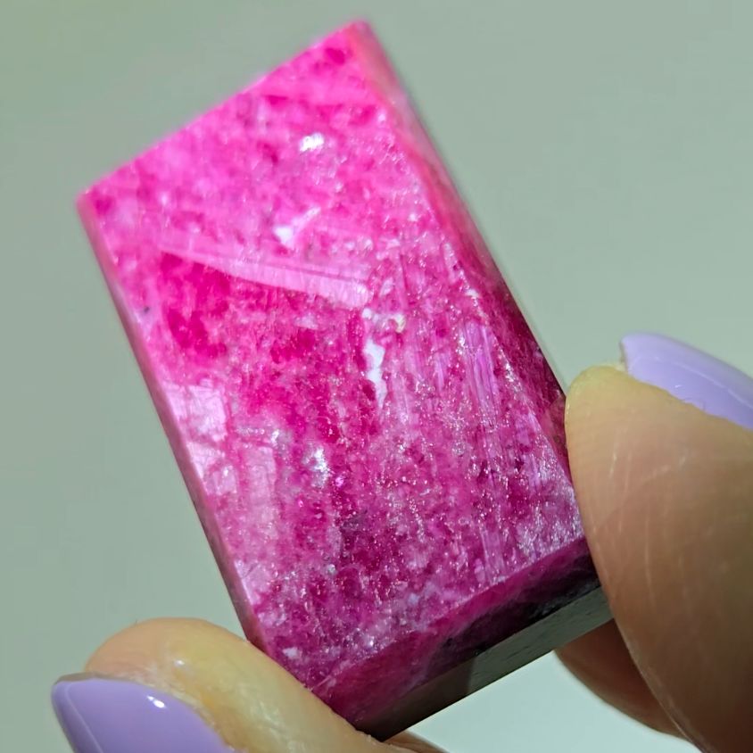 Ruby in zoisite with prismatic pattern and UV - RBY72