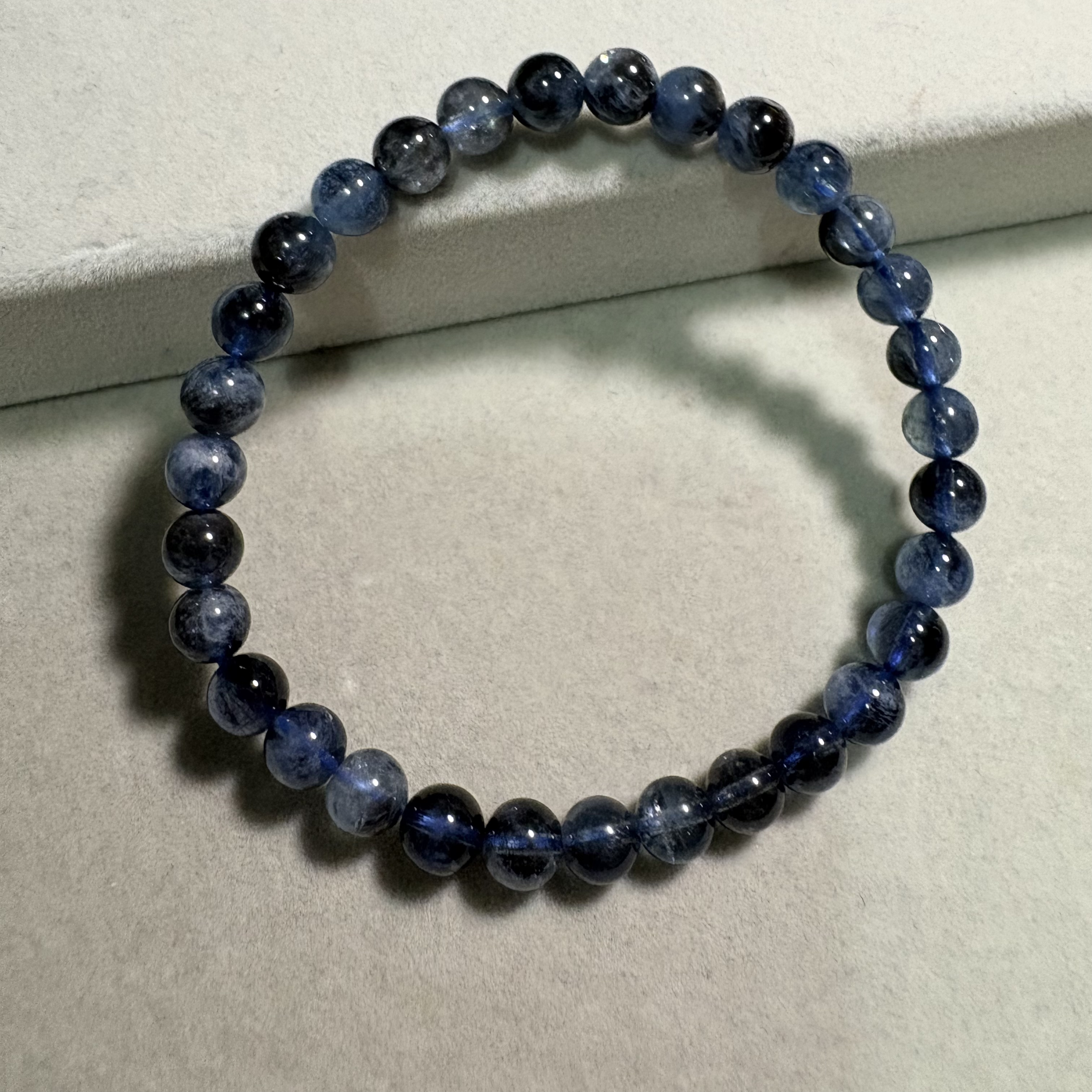 魔鬼藍骨幹海藍寶手串No. 4045丨規格：6mm 16 cm手圍