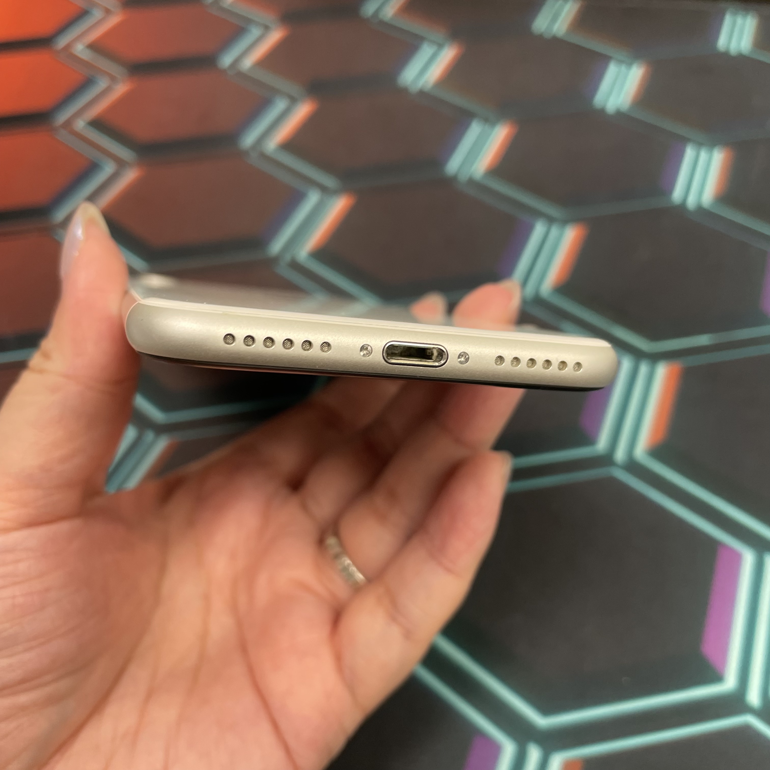 *7072 SE 2 完美機 128GB 電76 白色 white