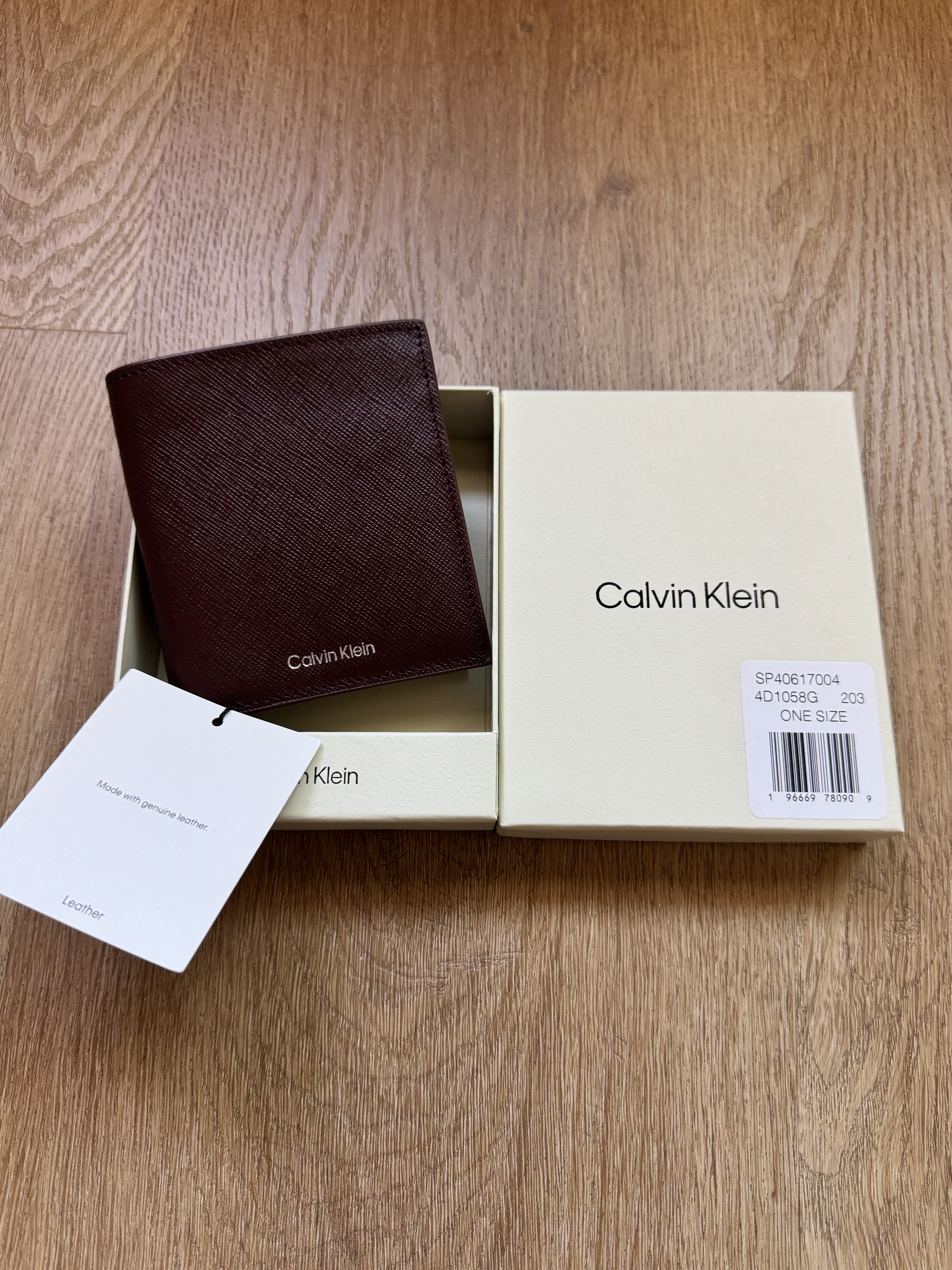 Calvin Klein 洒紅色皮銀包（香港現貨）CK2272