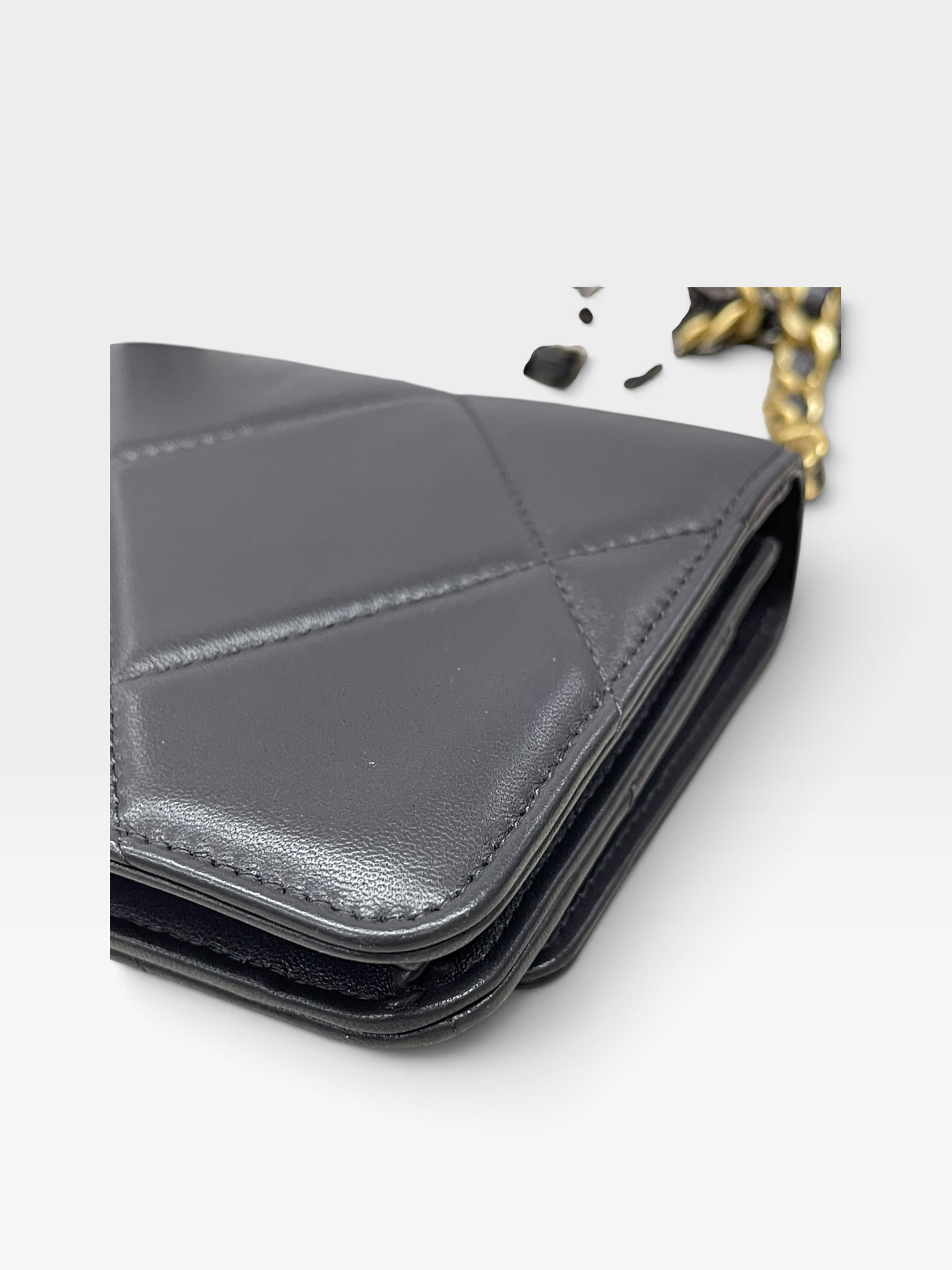 Pre-Owned CHANEL 19 Wallet On Chain / Product Code: 091008