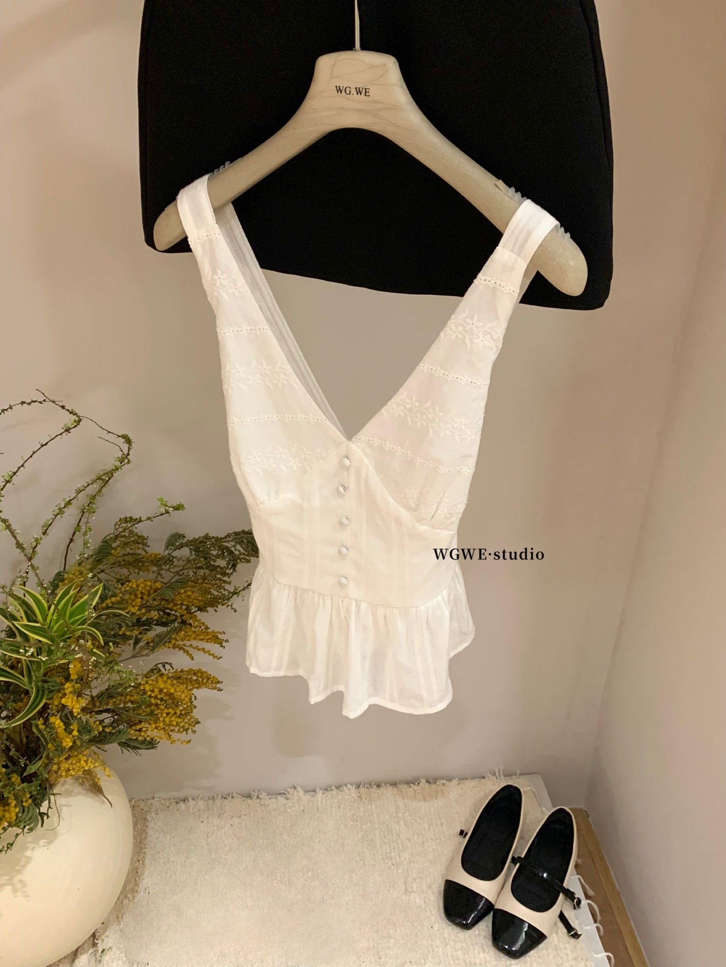 4480 交叉露背吊带上衣