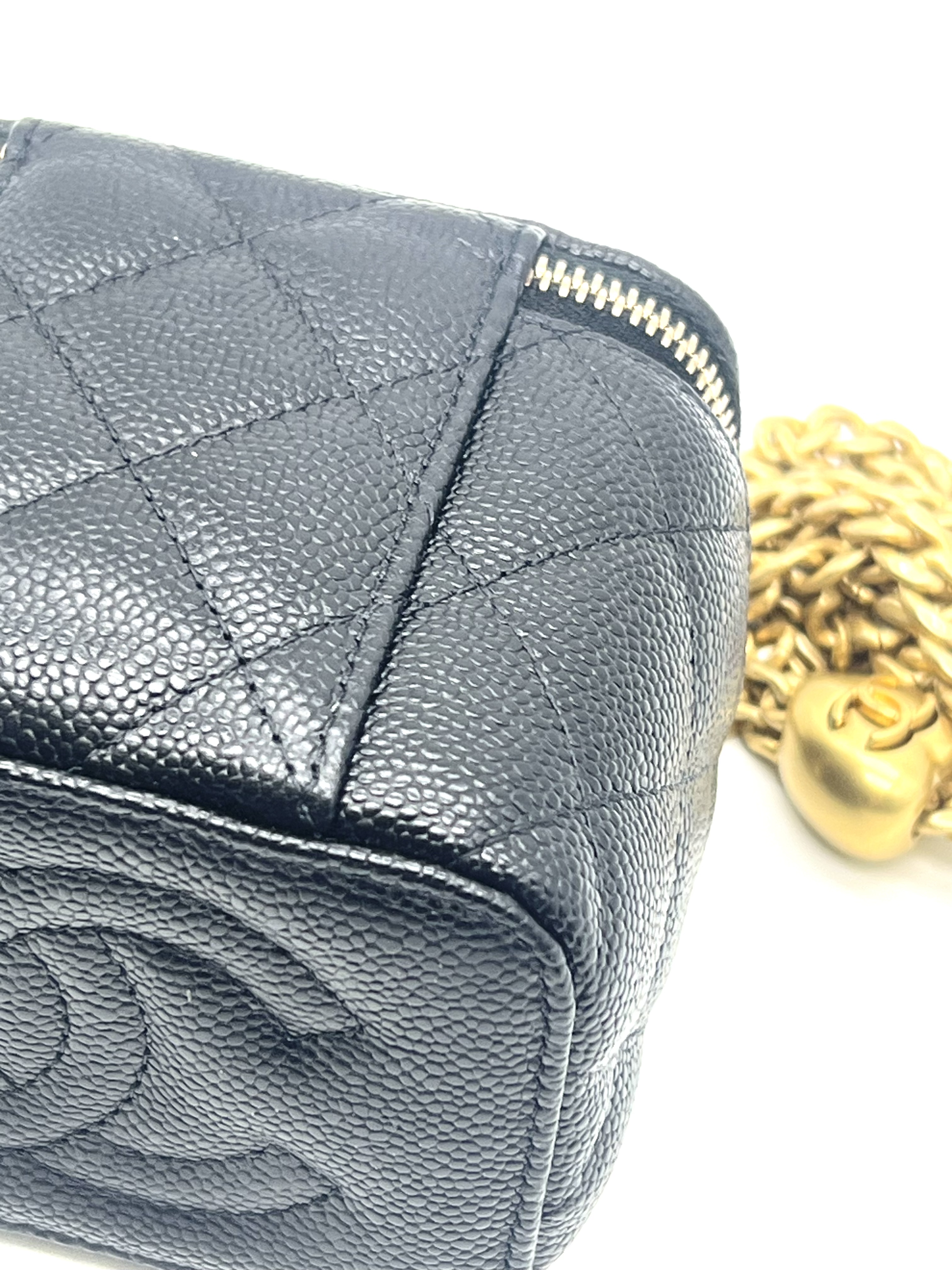 Pre-Owned CHANEL Mini Vanity Case with Chain / Product Code: 26042121