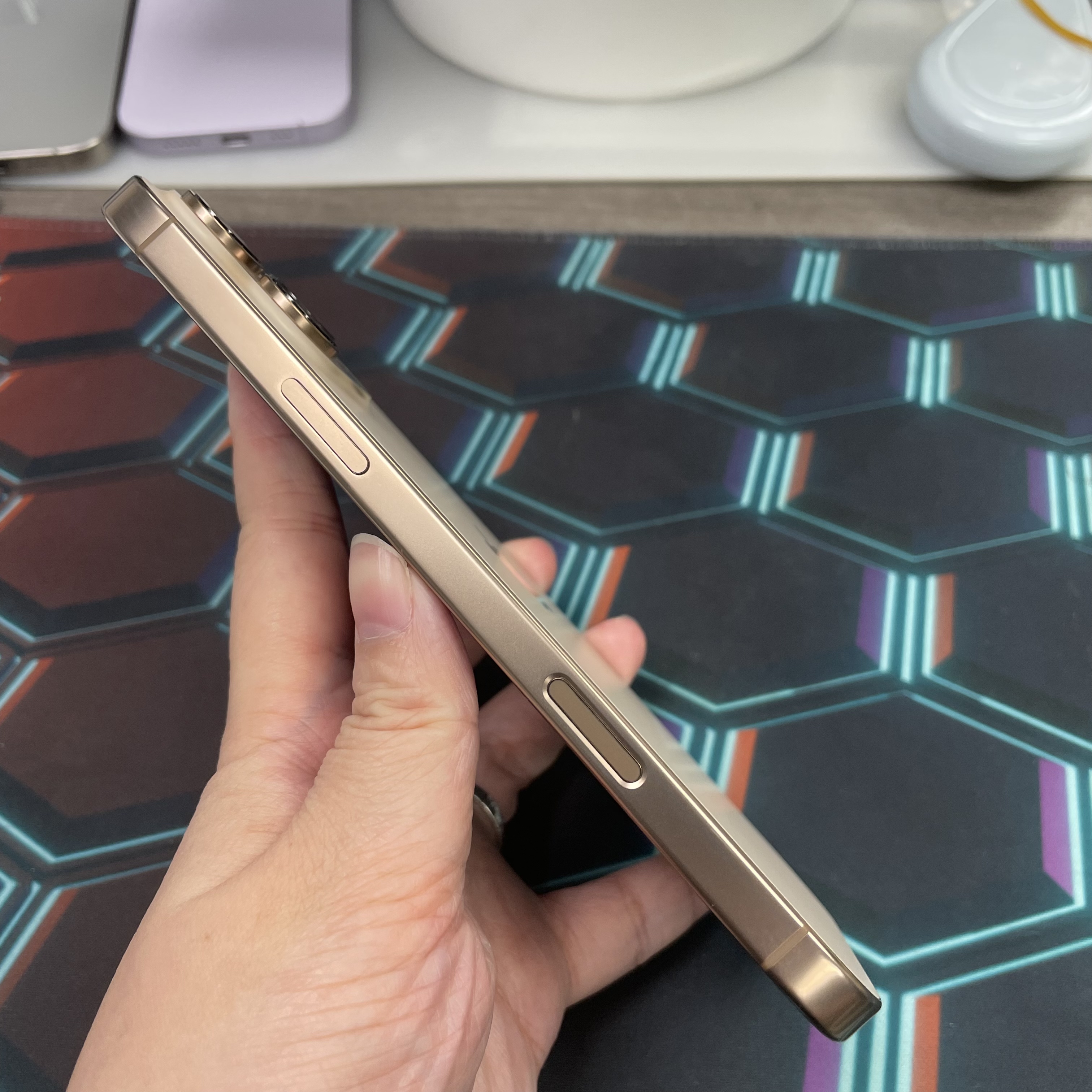*8291 16 pro max 全新官換機 256GB 電100 沙色 gold