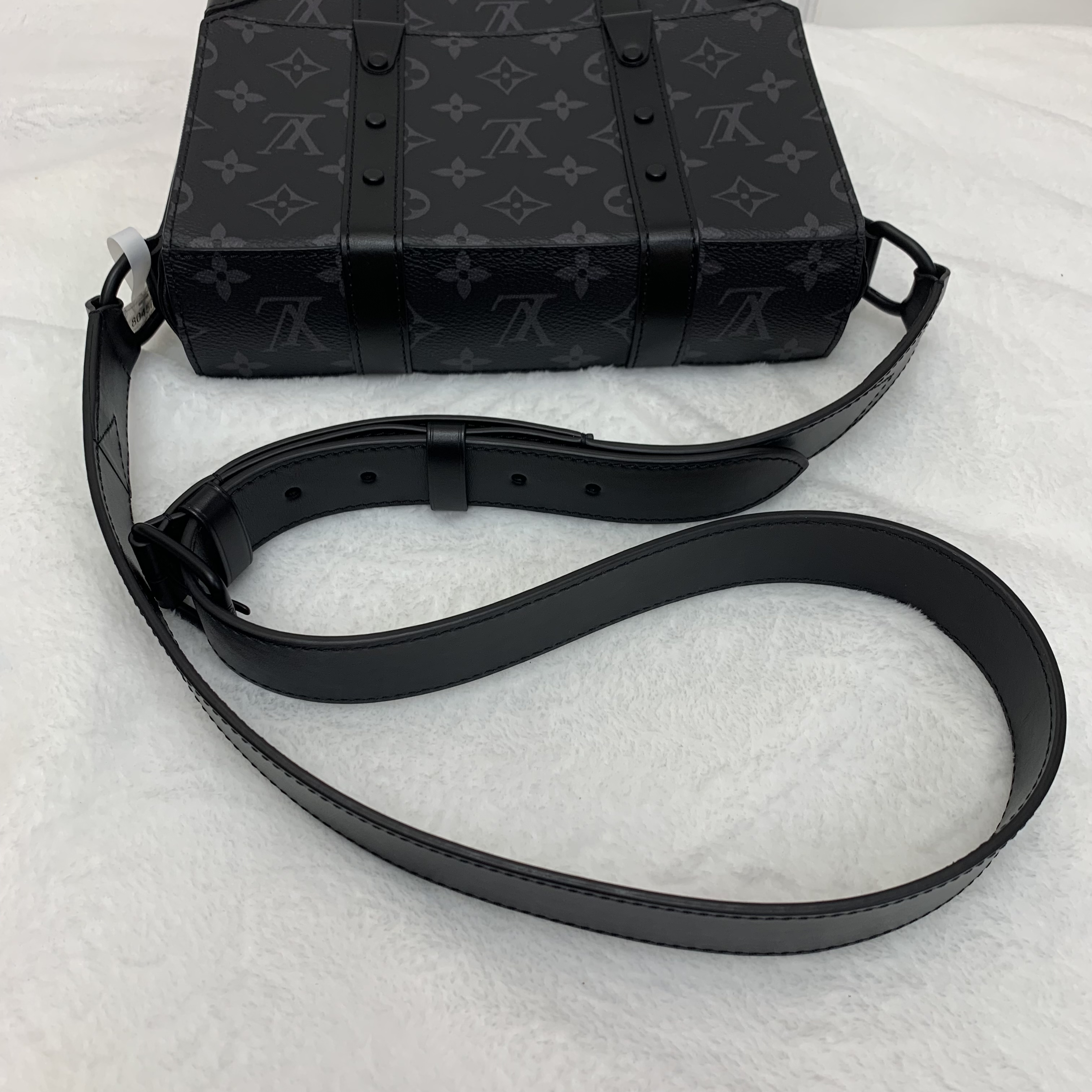 Louis Vuitton Monogram Eclipse Trunk Messenger（M45727）黑灰色老花郵差包