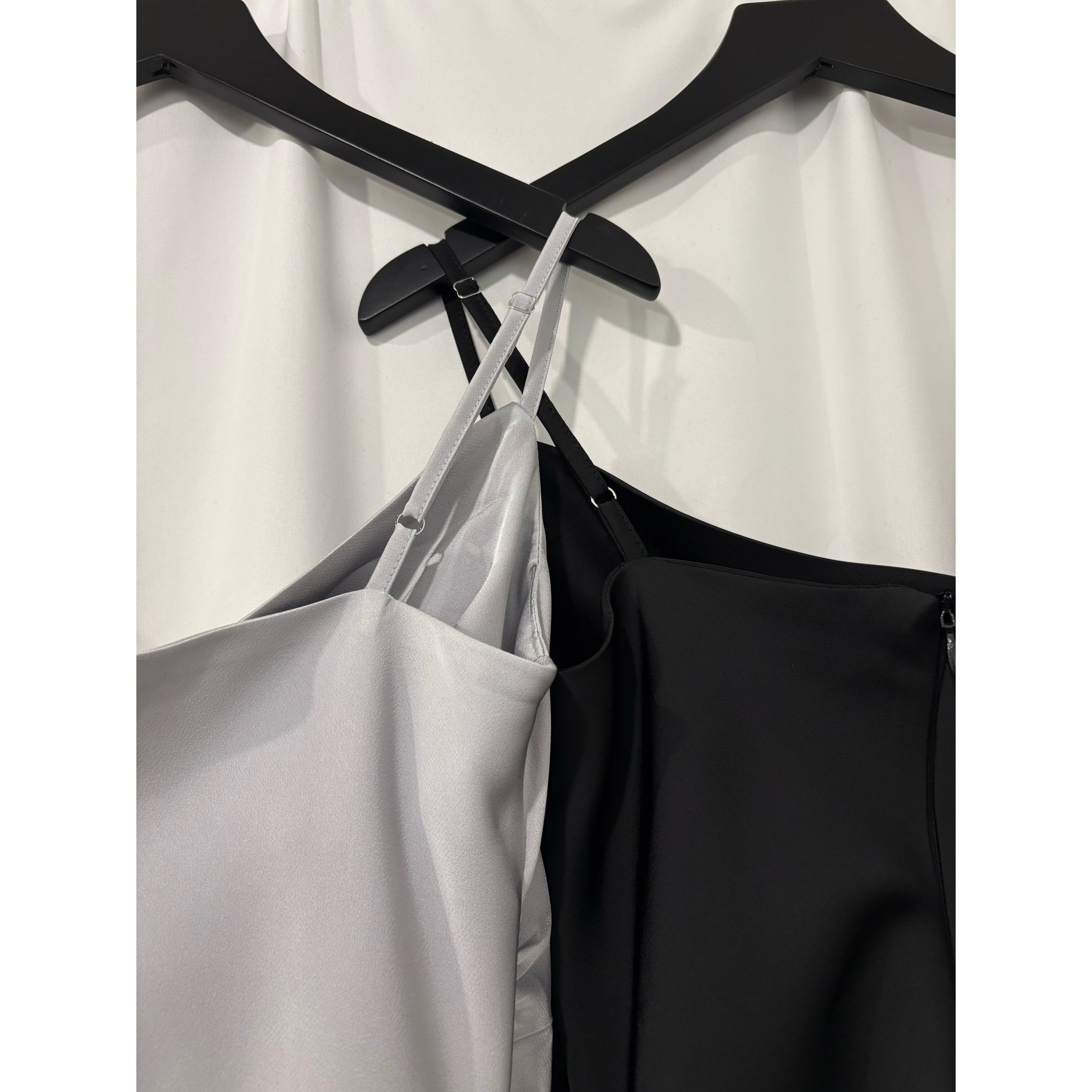 新品價6月23截🤍2606K《SATIN COWL NECK OPS》