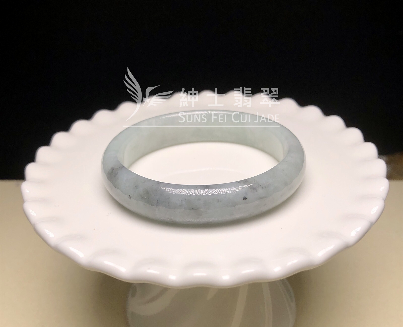 烏雞淡綠貴妃鐲49.3 YM00251