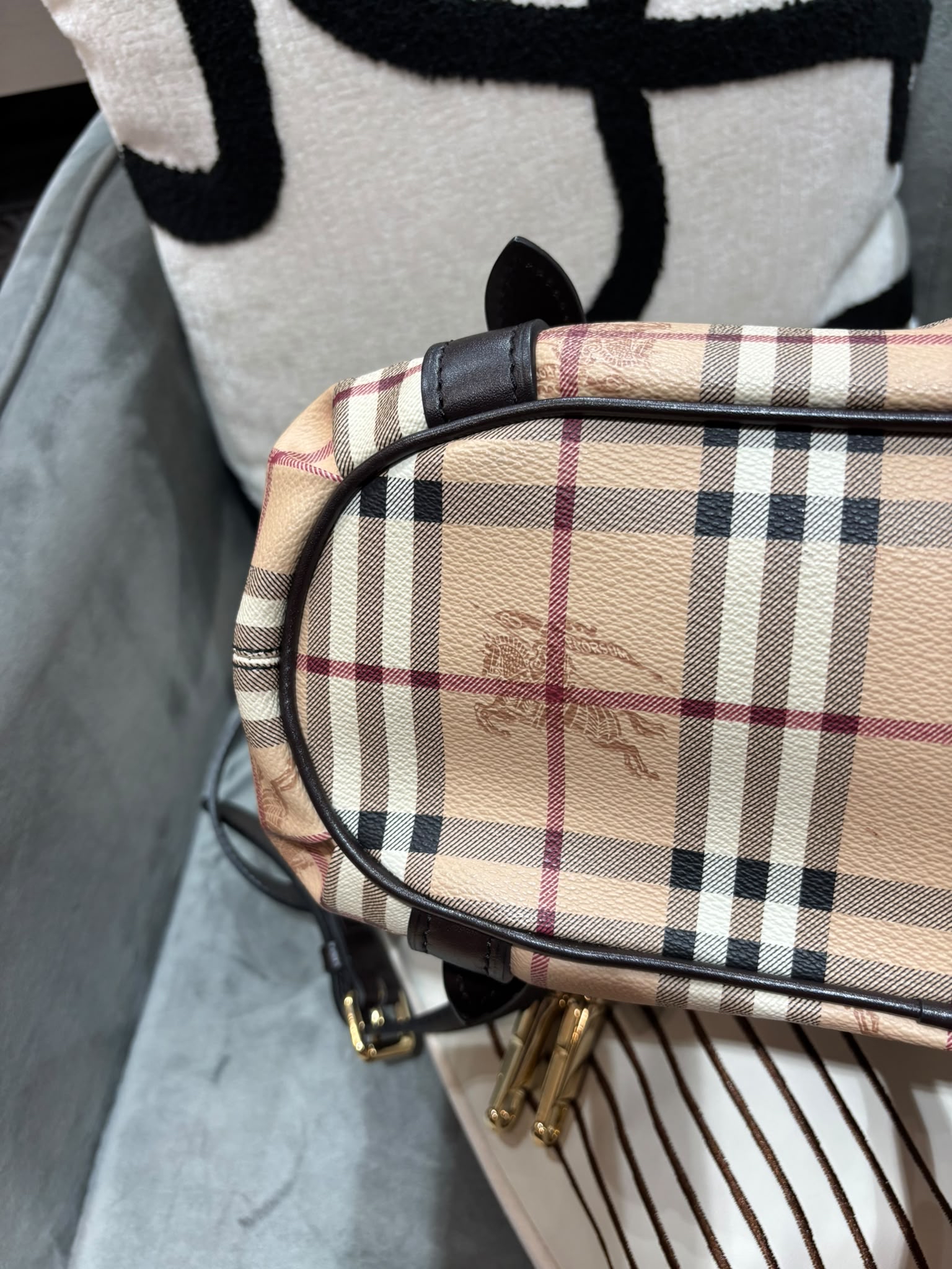 Burberry 2way bag 100%Authentic, 95%New ✅Dust bag