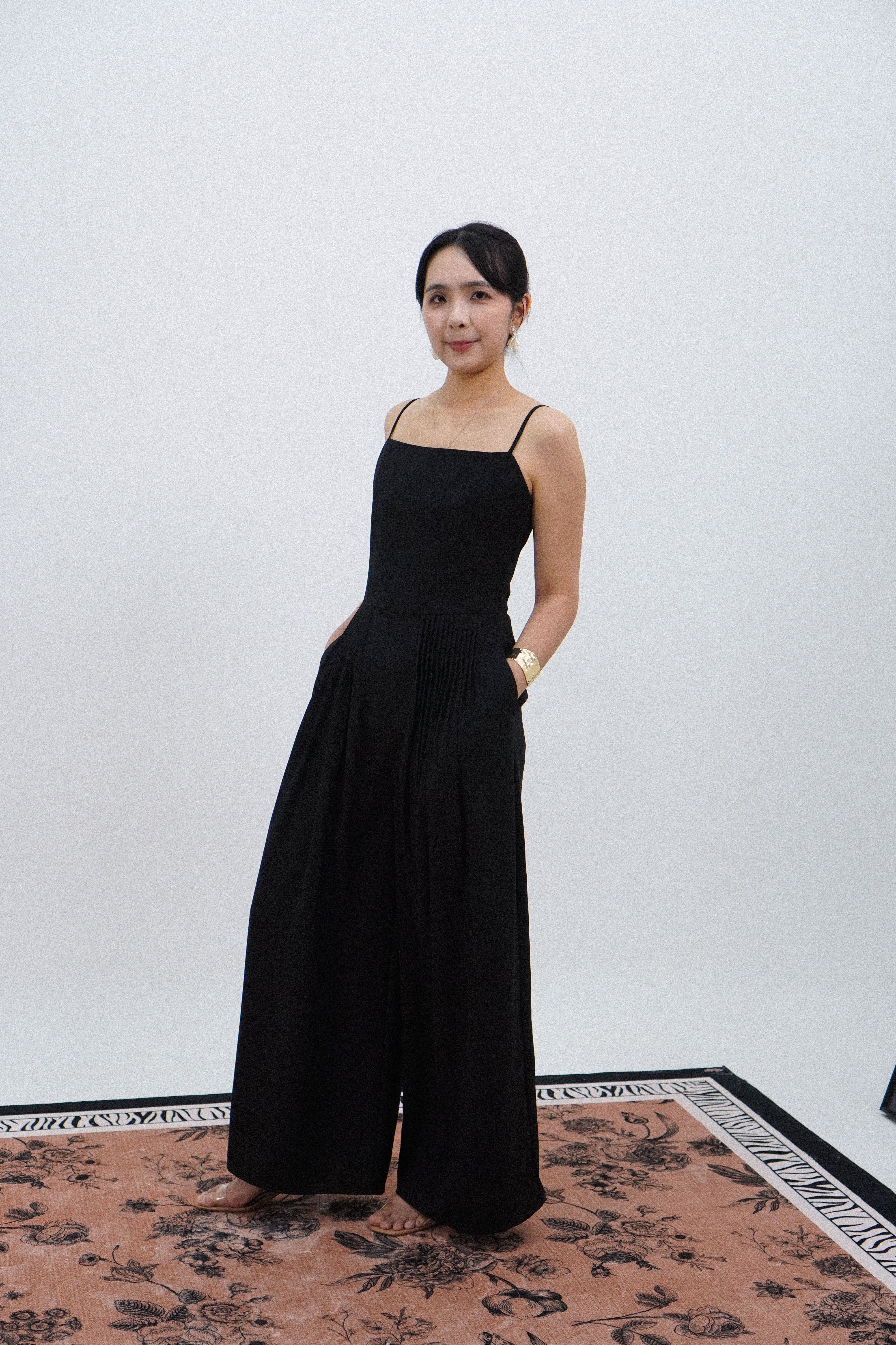 黑色吊带压褶连身裤 Strappy Pleated Jumpsuit